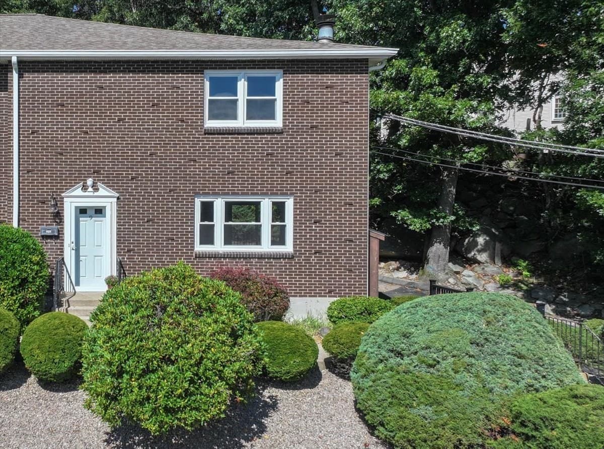 Condominium at 46 Tinson Rd # 9, Quincy MA 02169, Quincy, photo 2 of 20
