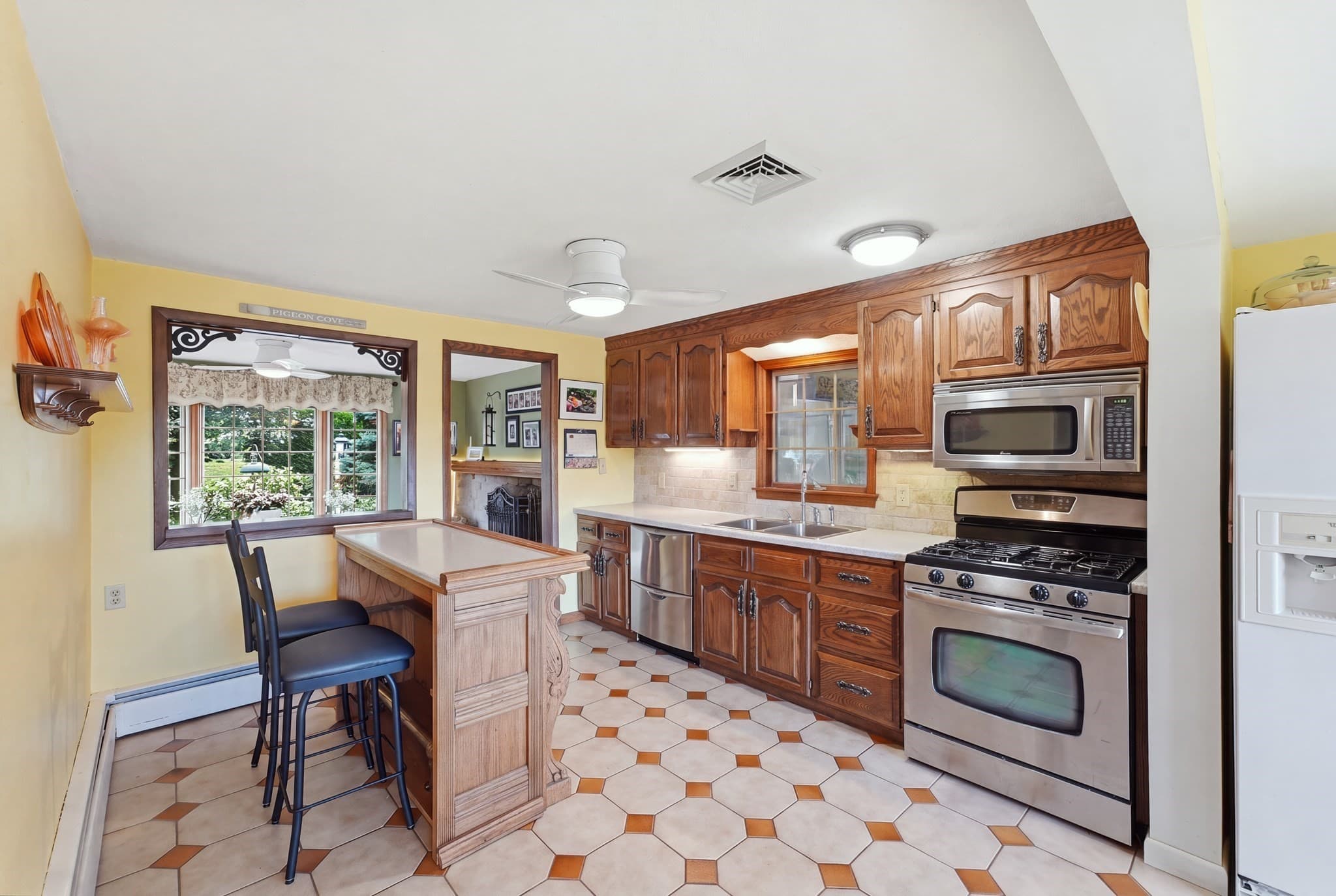 Single Family Residence at 72 Sunset Terrace, Agawam MA 01030, Agawam, photo 6 of 42