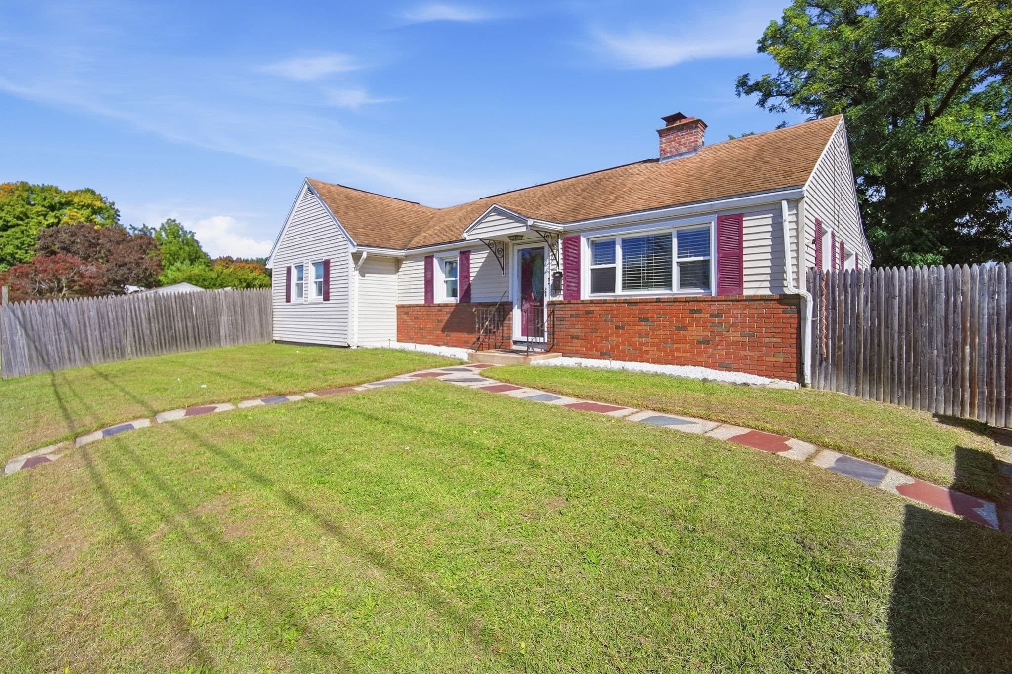 150 Lawndale St, Chicopee MA 01013