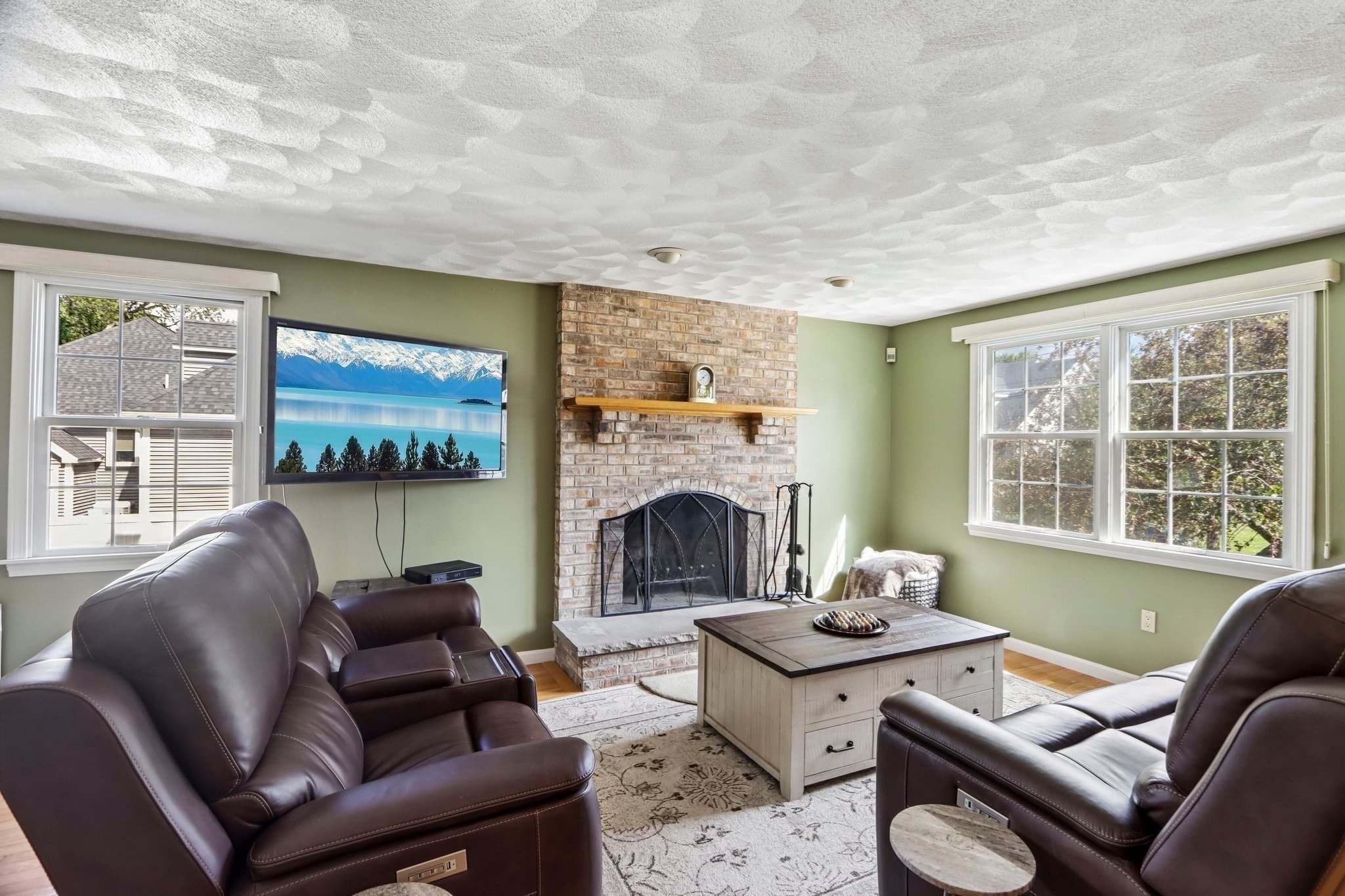 Single Family Residence at 28 Hampden Ave, Burlington MA 01803, Burlington, photo 2 of 41