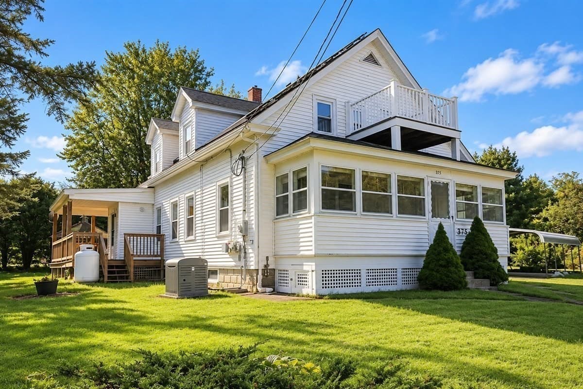 373 Highland St, Northbridge MA 01534