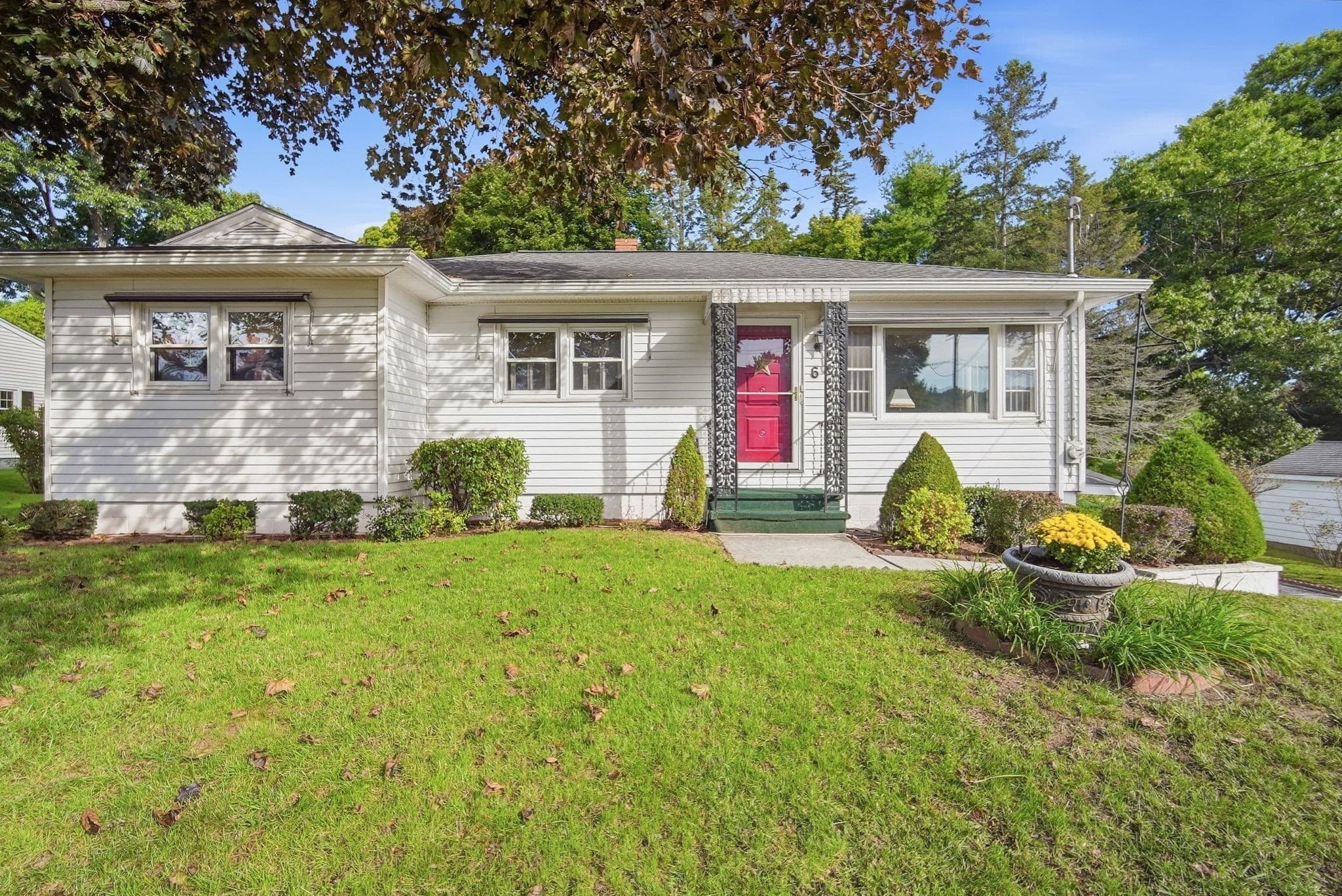 6 Sasur St, Palmer MA 01080