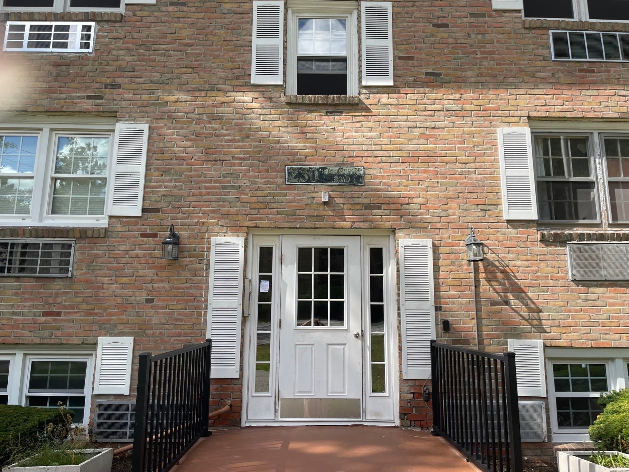 Condominium at 230 Chickering Rd # 12, North Andover MA 01845, North Andover, photo 3 of 22