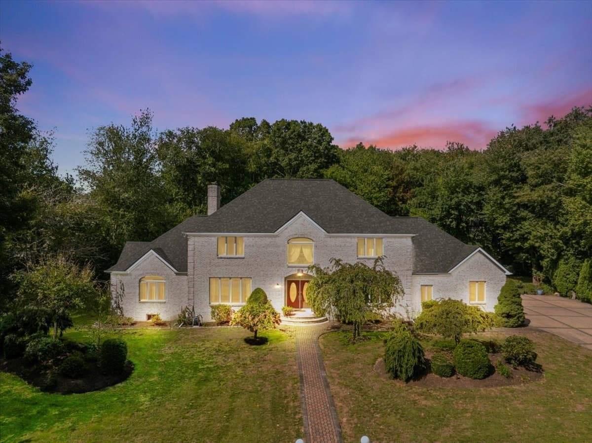 Single Family Residence at 84 Jane Howland Dr, Seekonk MA 02771, Seekonk, photo 2 of 42