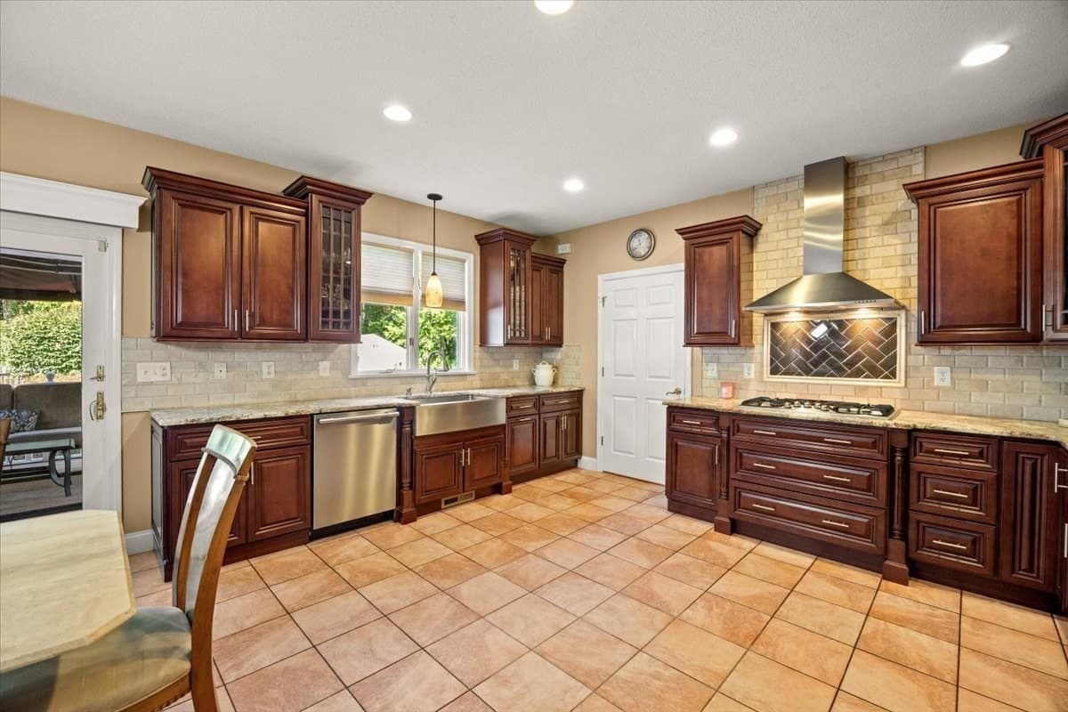 Single Family Residence at 84 Jane Howland Dr, Seekonk MA 02771, Seekonk, photo 6 of 42