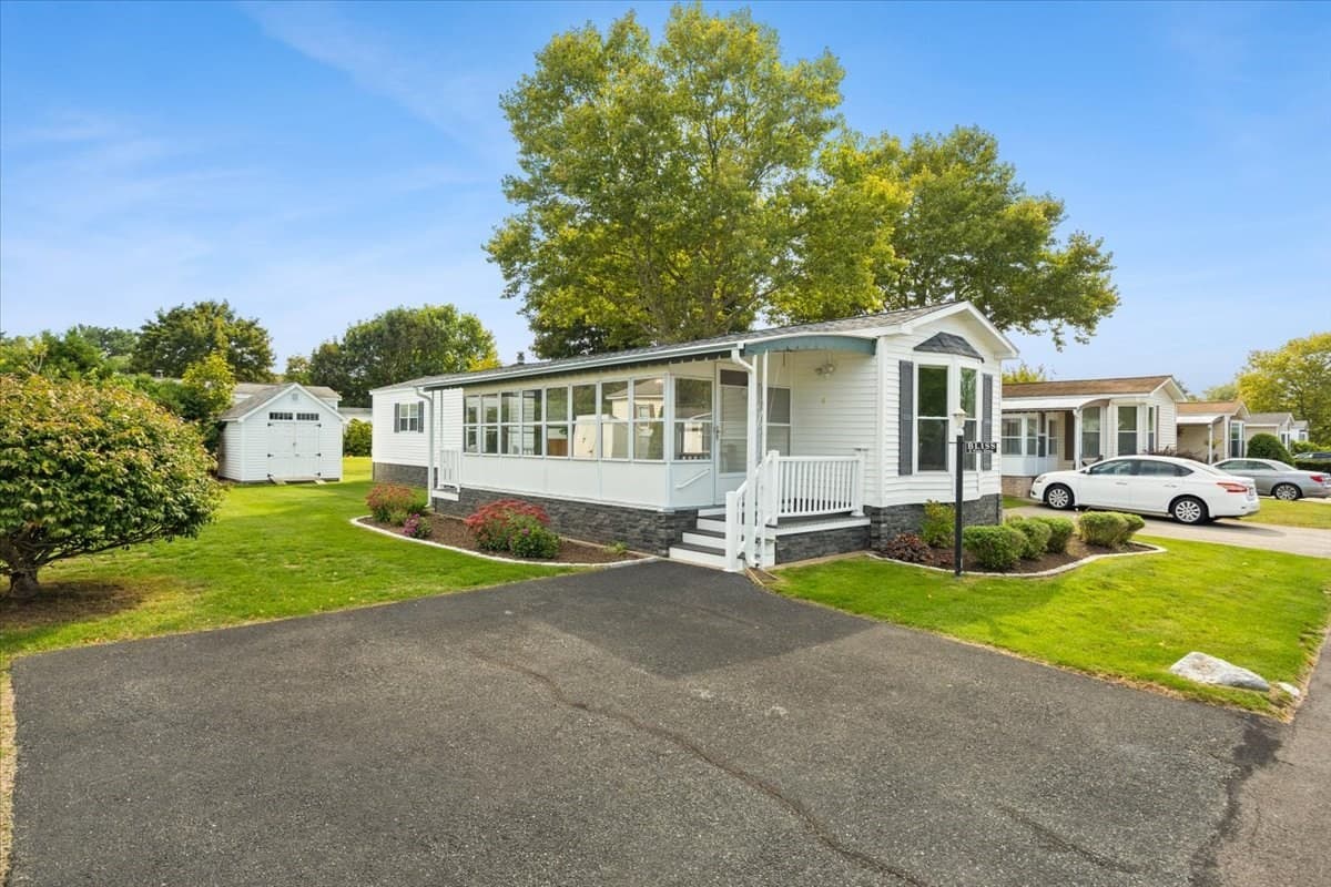 Mobile Home at 6 Viola Dr, Plainville MA 02762, Plainville, photo 2 of 25
