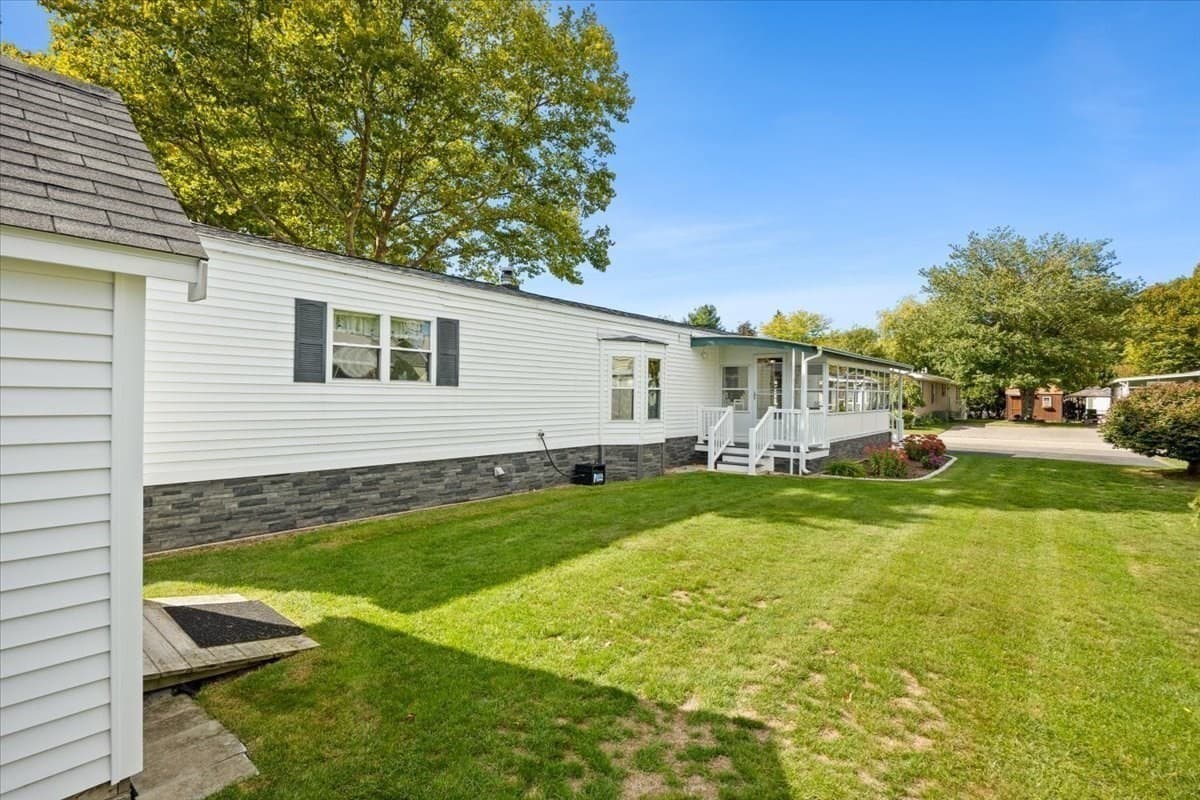 Mobile Home at 6 Viola Dr, Plainville MA 02762, Plainville, photo 22 of 25