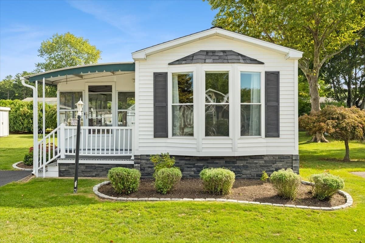6 Viola Dr, Plainville MA 02762