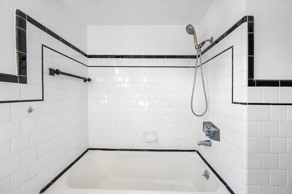 Condominium at 10 Ashland Street # 3R, Worcester MA 01609, Worcester, photo 12 of 16