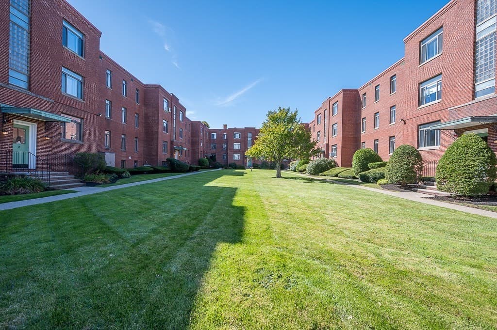 Condominium at 10 Ashland Street # 3R, Worcester MA 01609, Worcester, photo 15 of 16