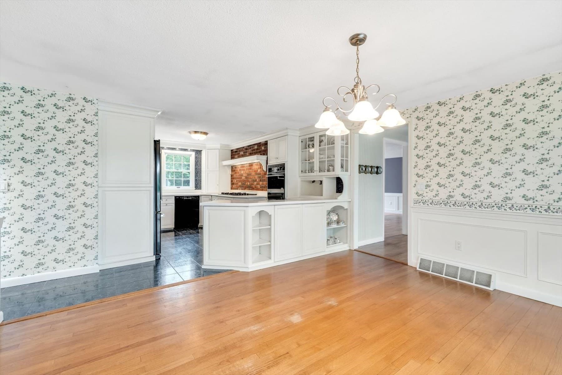 Single Family Residence at 844 W Yarmouth, Yarmouth MA 02675, Yarmouth, photo 13 of 27