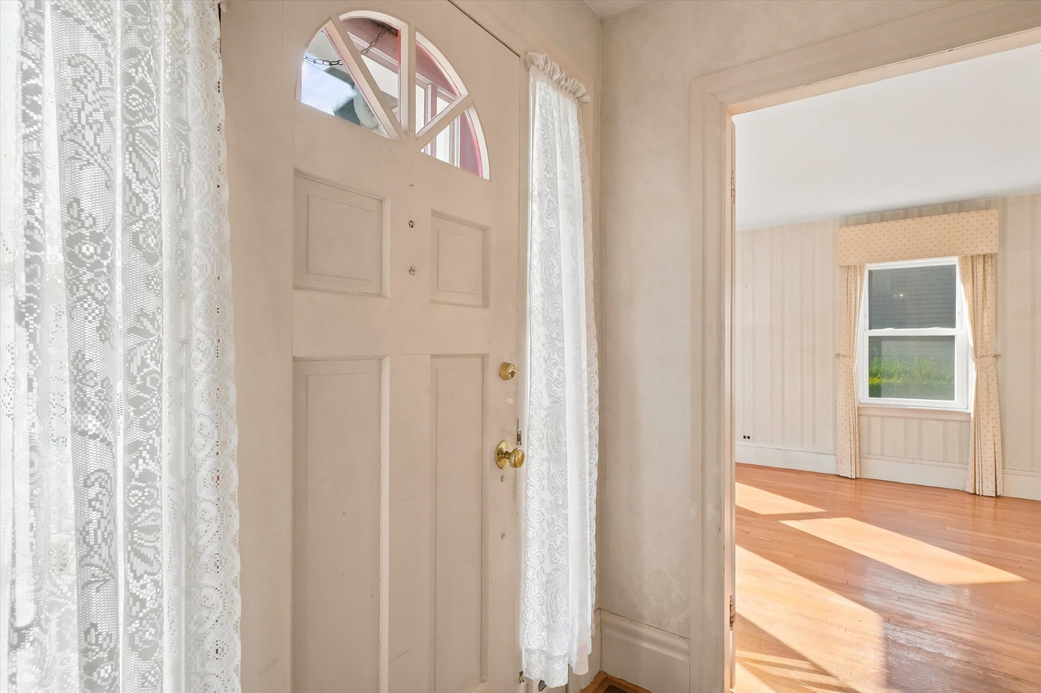 Single Family Residence at 164 Burrill St, Swampscott MA 01907, Swampscott, photo 6 of 40