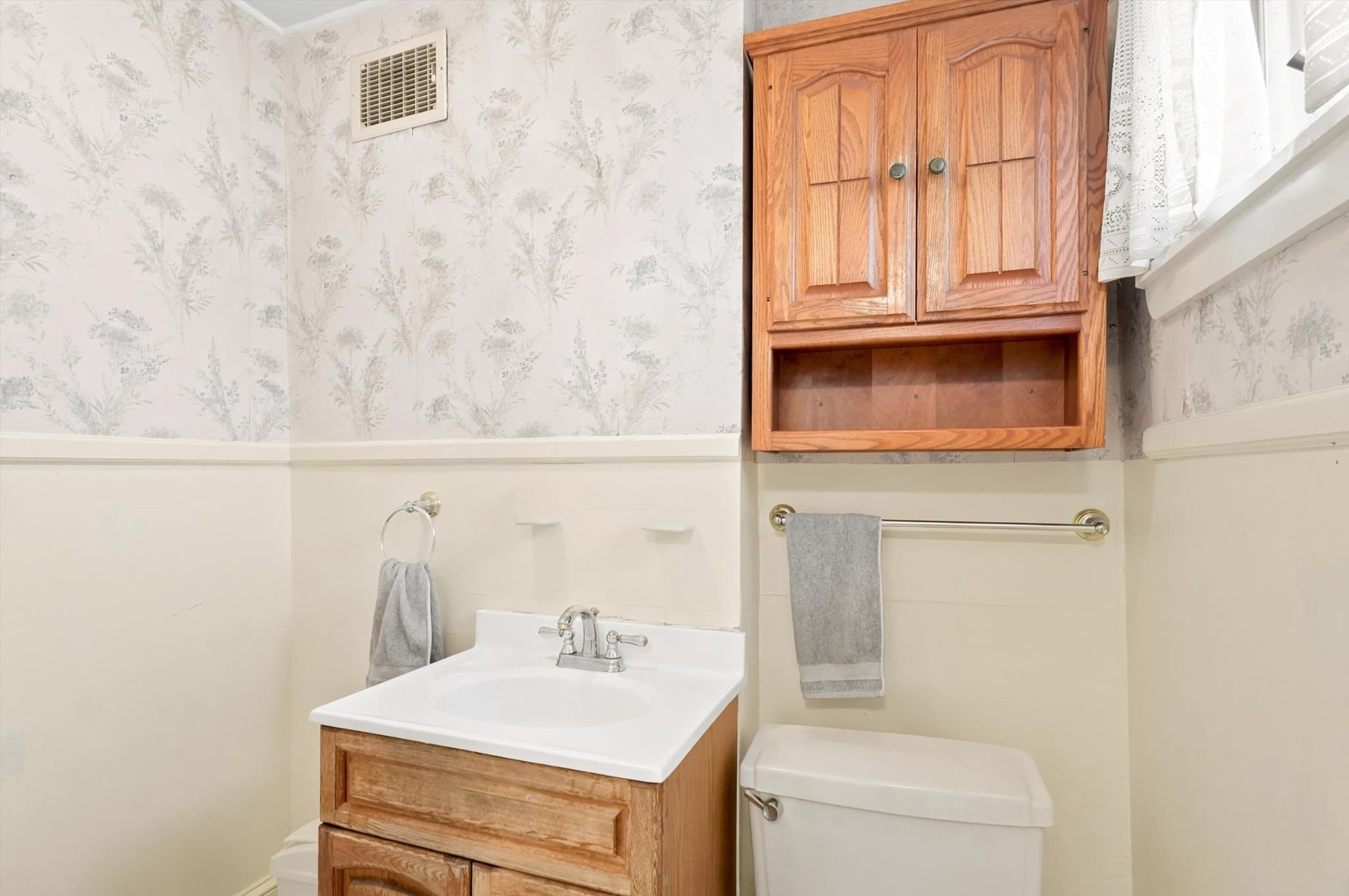 Single Family Residence at 164 Burrill St, Swampscott MA 01907, Swampscott, photo 13 of 40