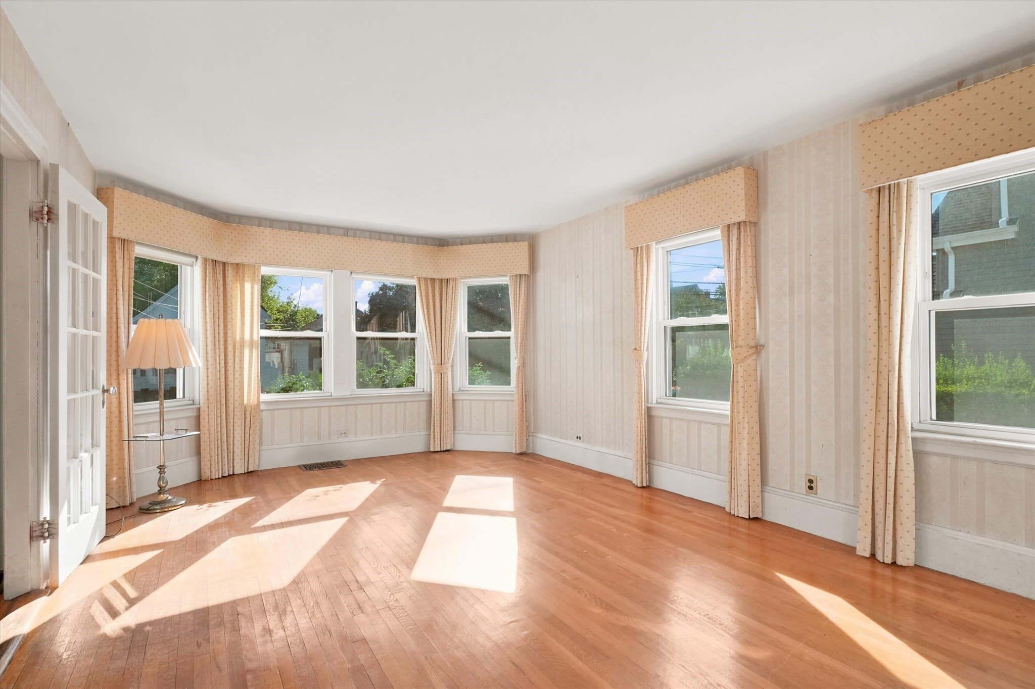 Single Family Residence at 164 Burrill St, Swampscott MA 01907, Swampscott, photo 8 of 40