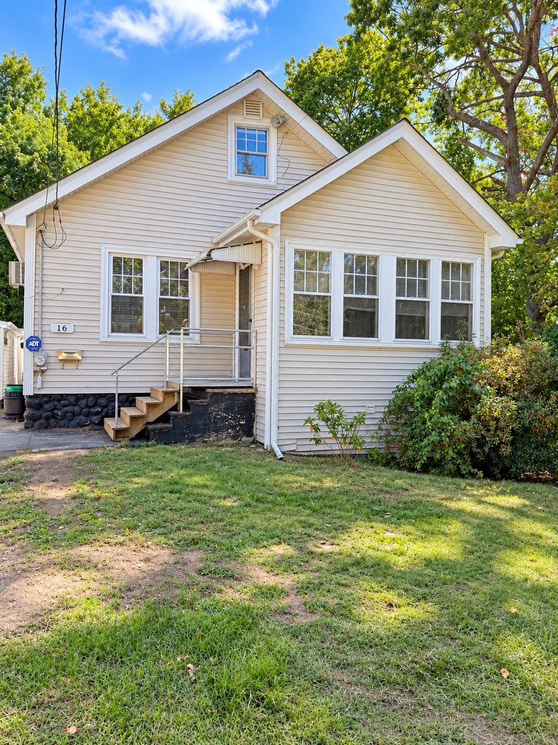 16 Winnipeg St, Worcester MA 01607