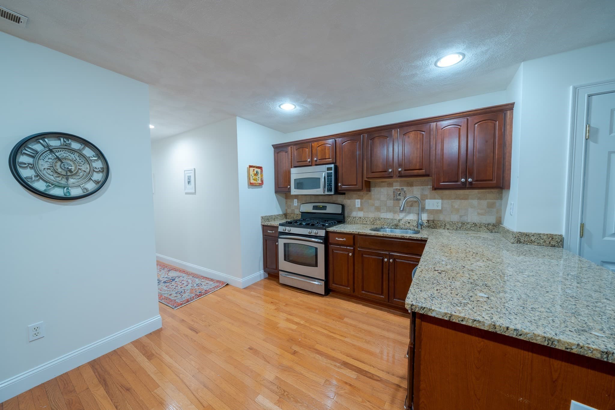 Condominium at 10 Cunningham Ln # 104, Billerica MA 01821, Billerica, photo 3 of 27