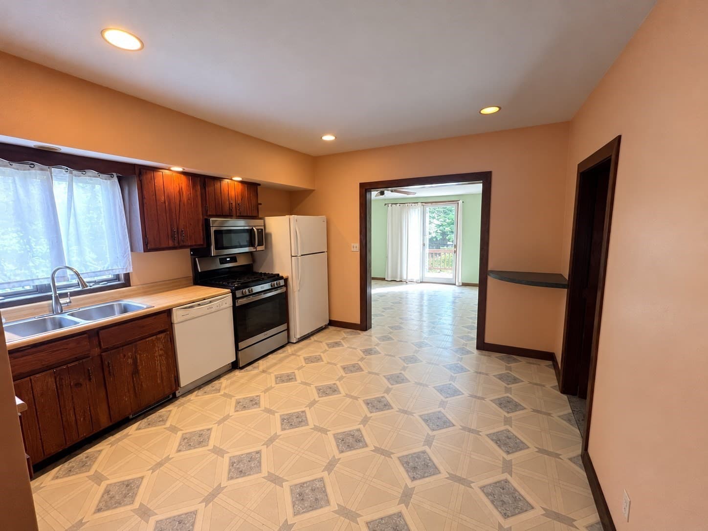 Single Family Residence at 75 Light St, Lynn MA 01905, Lynn, photo 7 of 13