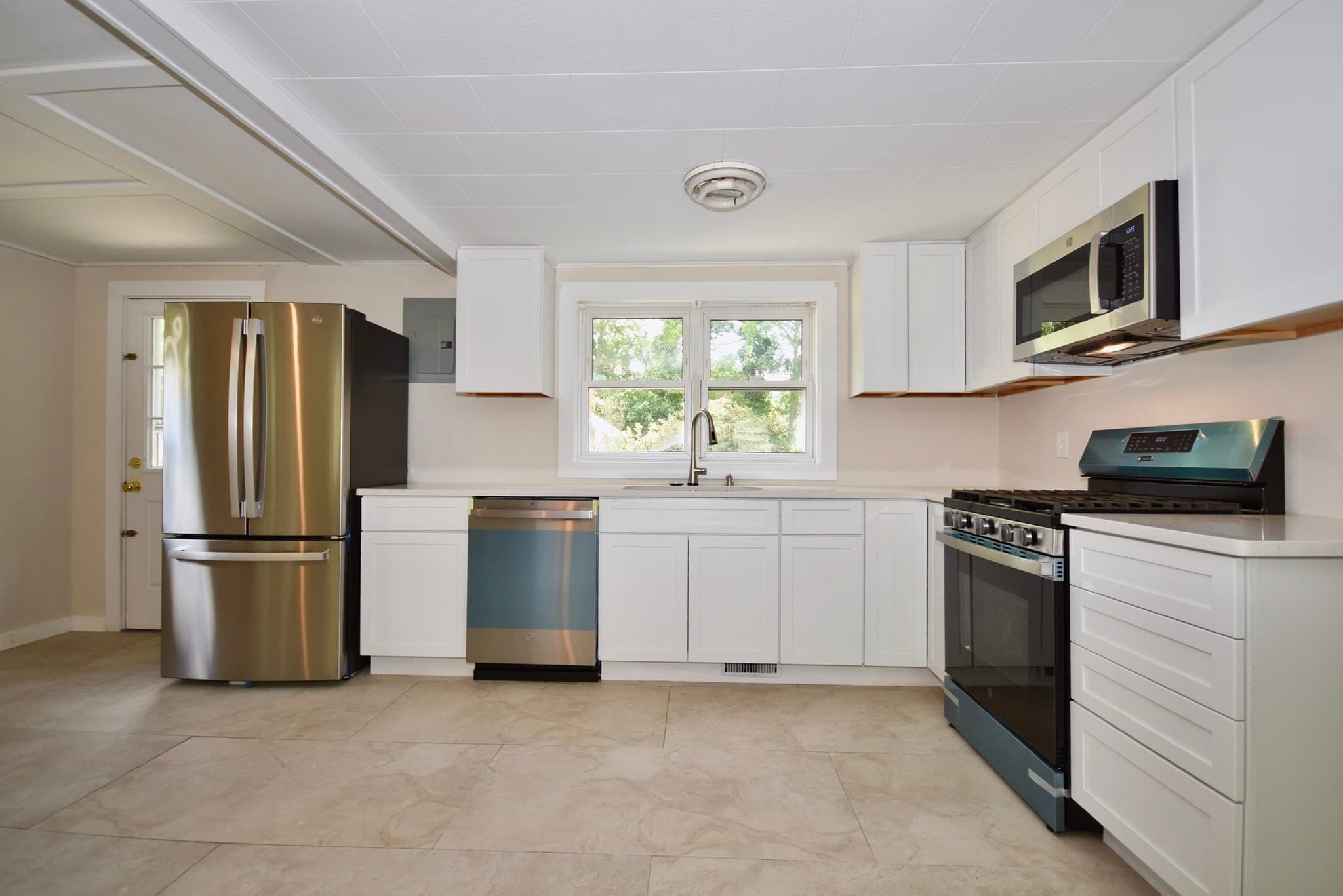Single Family Residence at 12 Lake Rd E, Yarmouth MA 02673, Yarmouth, photo 6 of 19