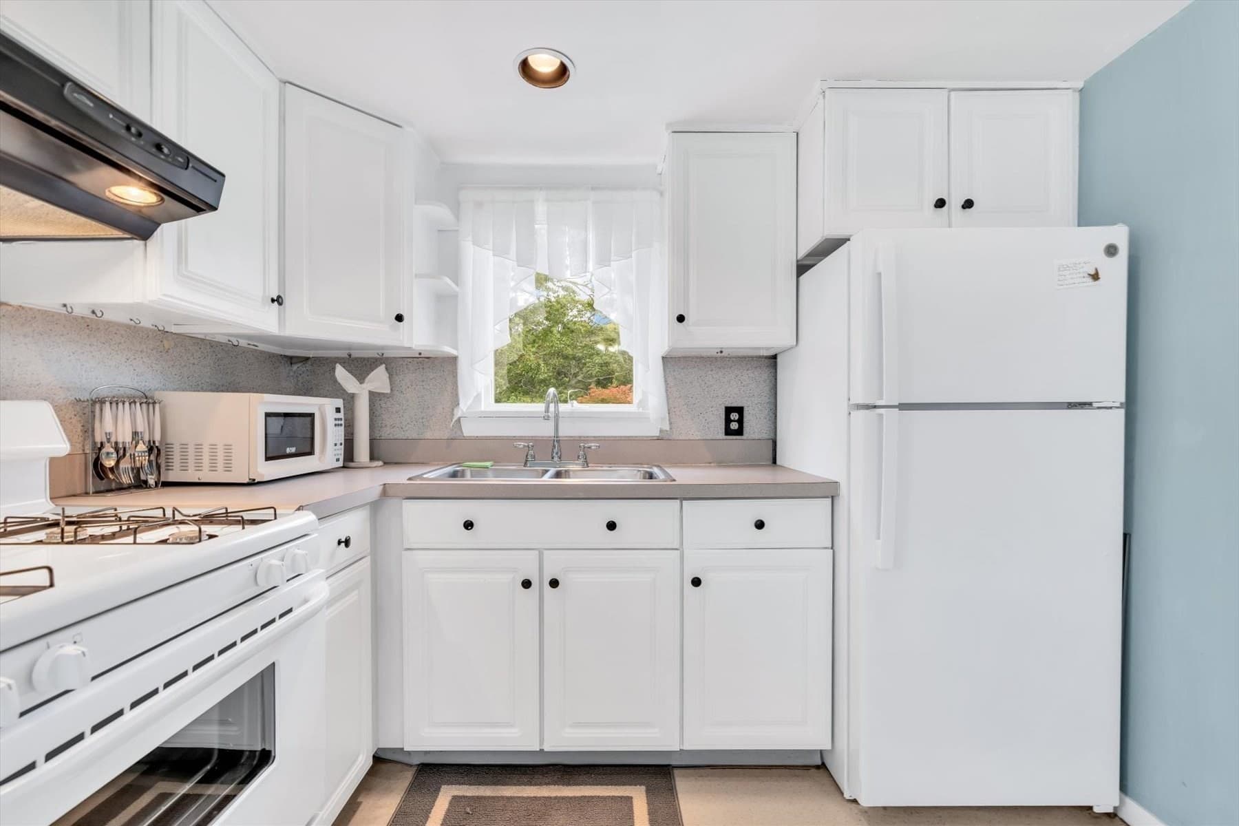 Single Family Residence at 7 Queens Bay Ln, Bourne MA 02532, Bourne, photo 5 of 42
