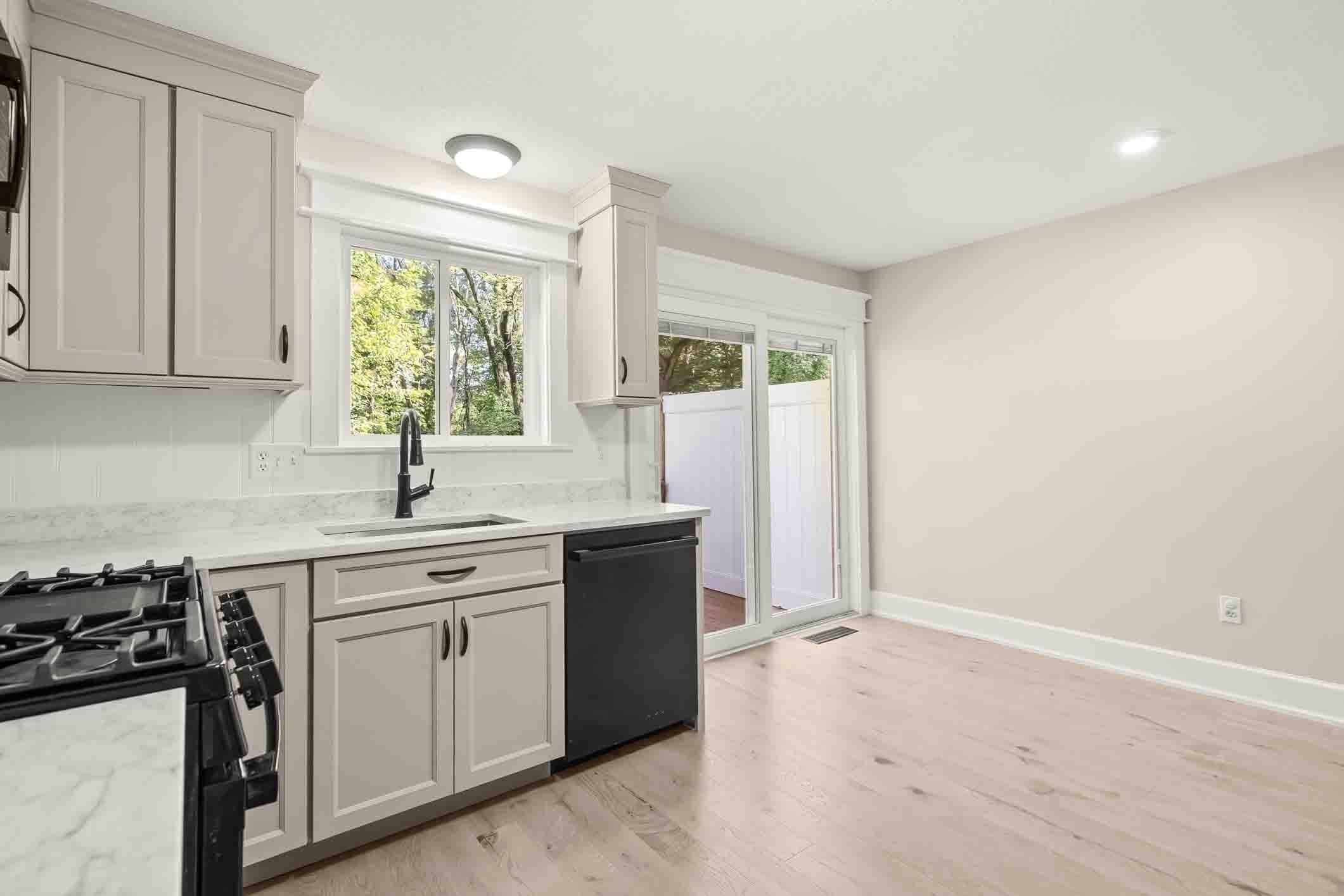 Condominium at 31 Farrwood Dr # 31, Haverhill MA 01835, Haverhill, photo 7 of 24