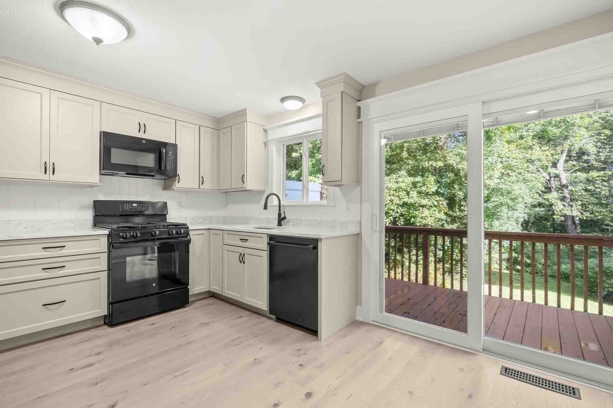 Condominium at 31 Farrwood Dr # 31, Haverhill MA 01835, Haverhill, photo 9 of 24
