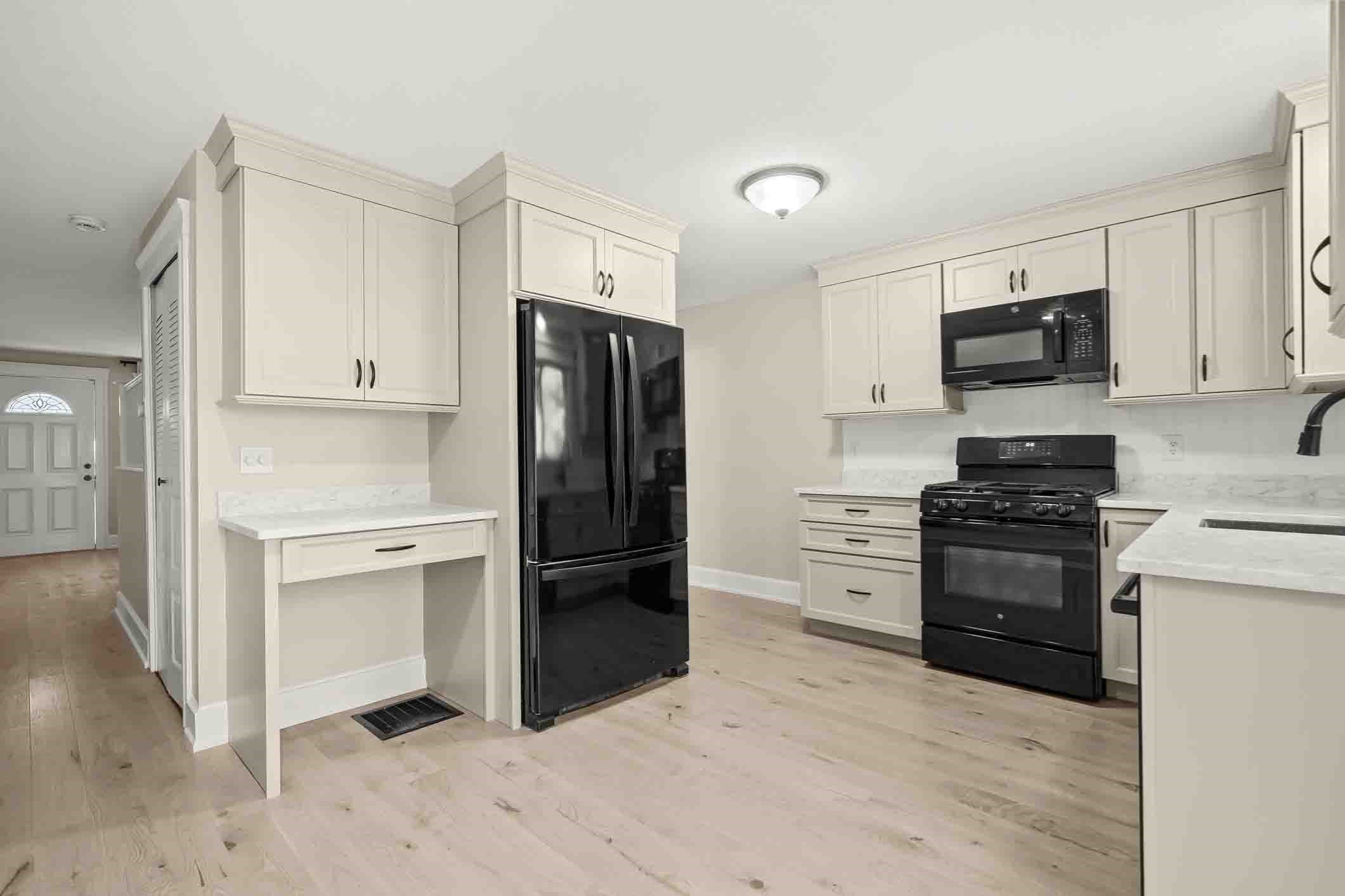Condominium at 31 Farrwood Dr # 31, Haverhill MA 01835, Haverhill, photo 10 of 24
