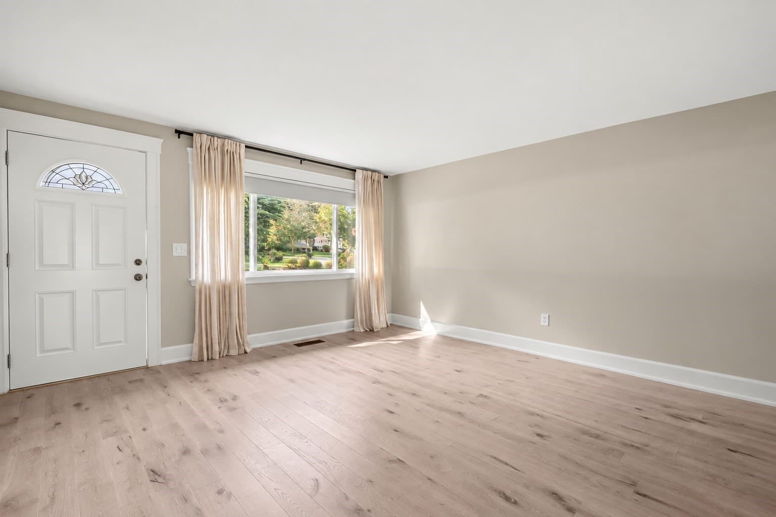 Condominium at 31 Farrwood Dr # 31, Haverhill MA 01835, Haverhill, photo 4 of 24
