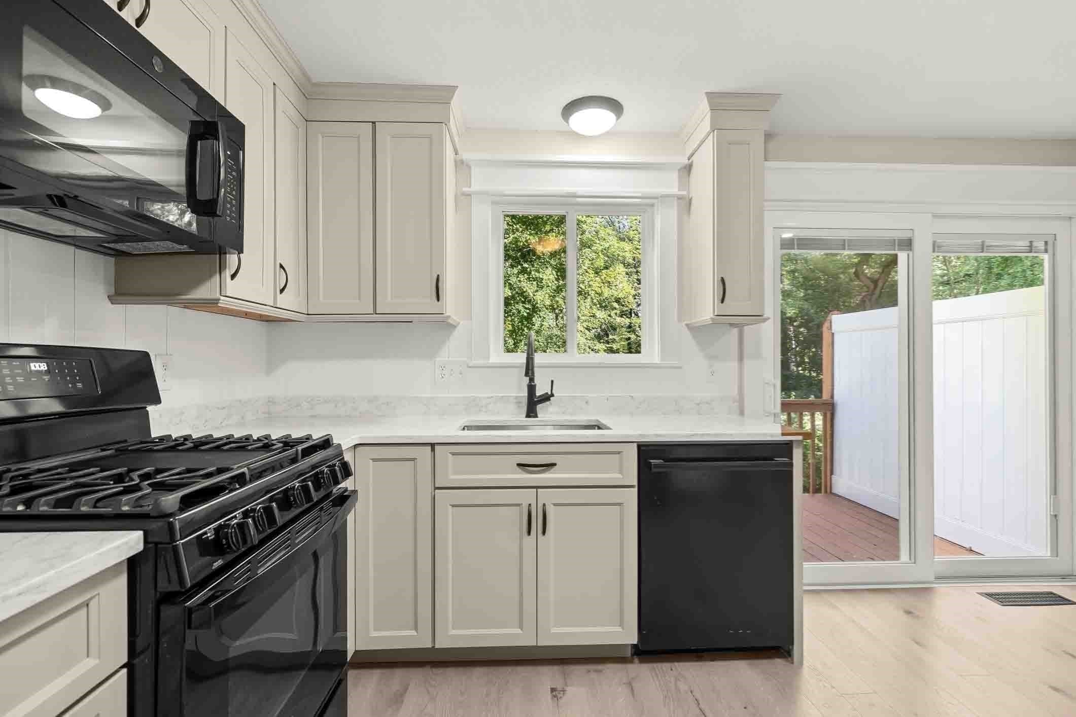 Condominium at 31 Farrwood Dr # 31, Haverhill MA 01835, Haverhill, photo 8 of 24