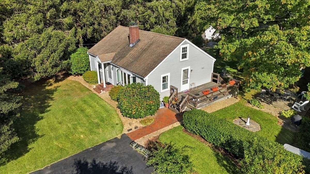 Single Family Residence at 1876 Phinneys Ln, Barnstable MA 02630, Barnstable, photo 3 of 40