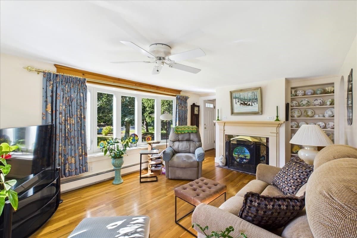 Single Family Residence at 1876 Phinneys Ln, Barnstable MA 02630, Barnstable, photo 9 of 40
