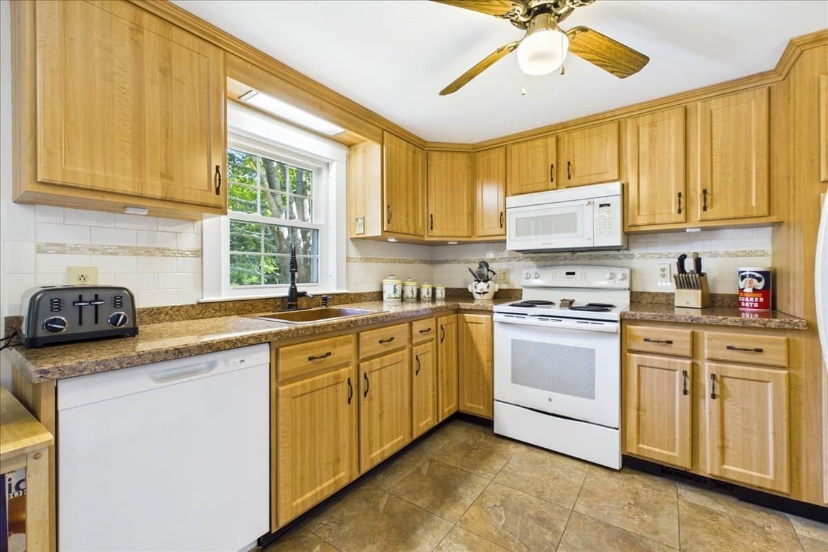 Single Family Residence at 1876 Phinneys Ln, Barnstable MA 02630, Barnstable, photo 4 of 40