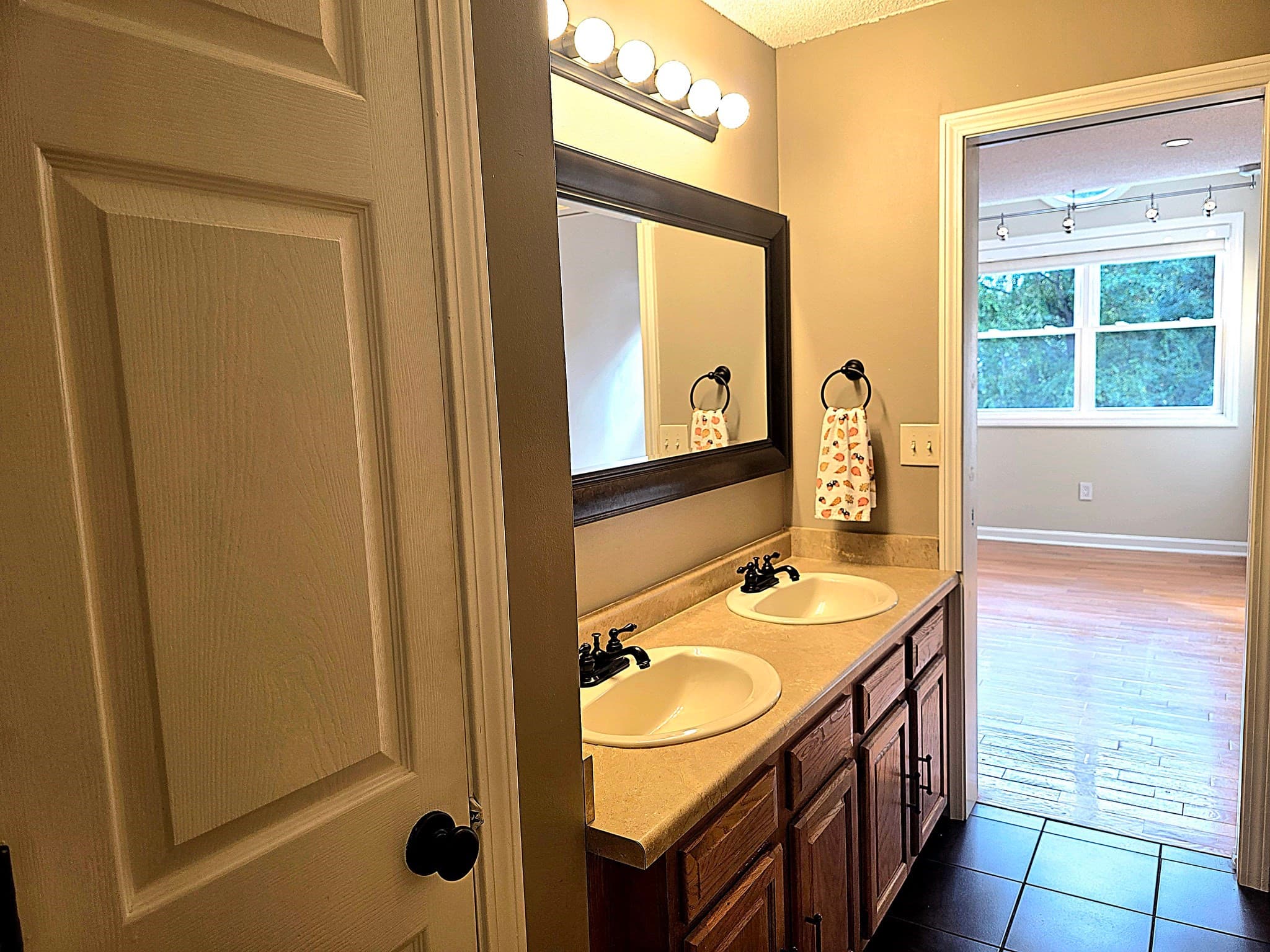 Condominium at 8 Bucky Dr # 8, Bellingham MA 02019, Bellingham, photo 23 of 39