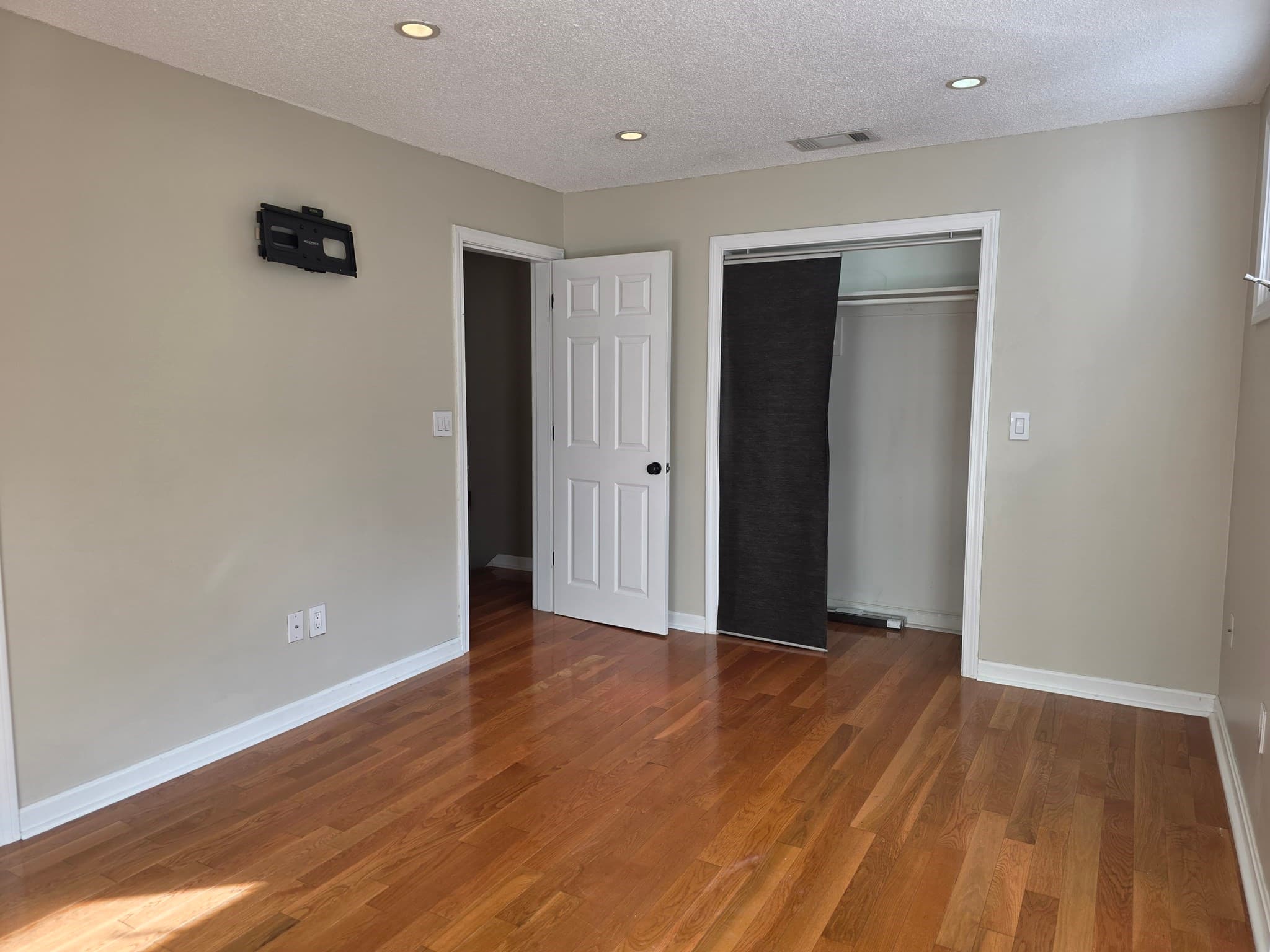 Condominium at 8 Bucky Dr # 8, Bellingham MA 02019, Bellingham, photo 22 of 39