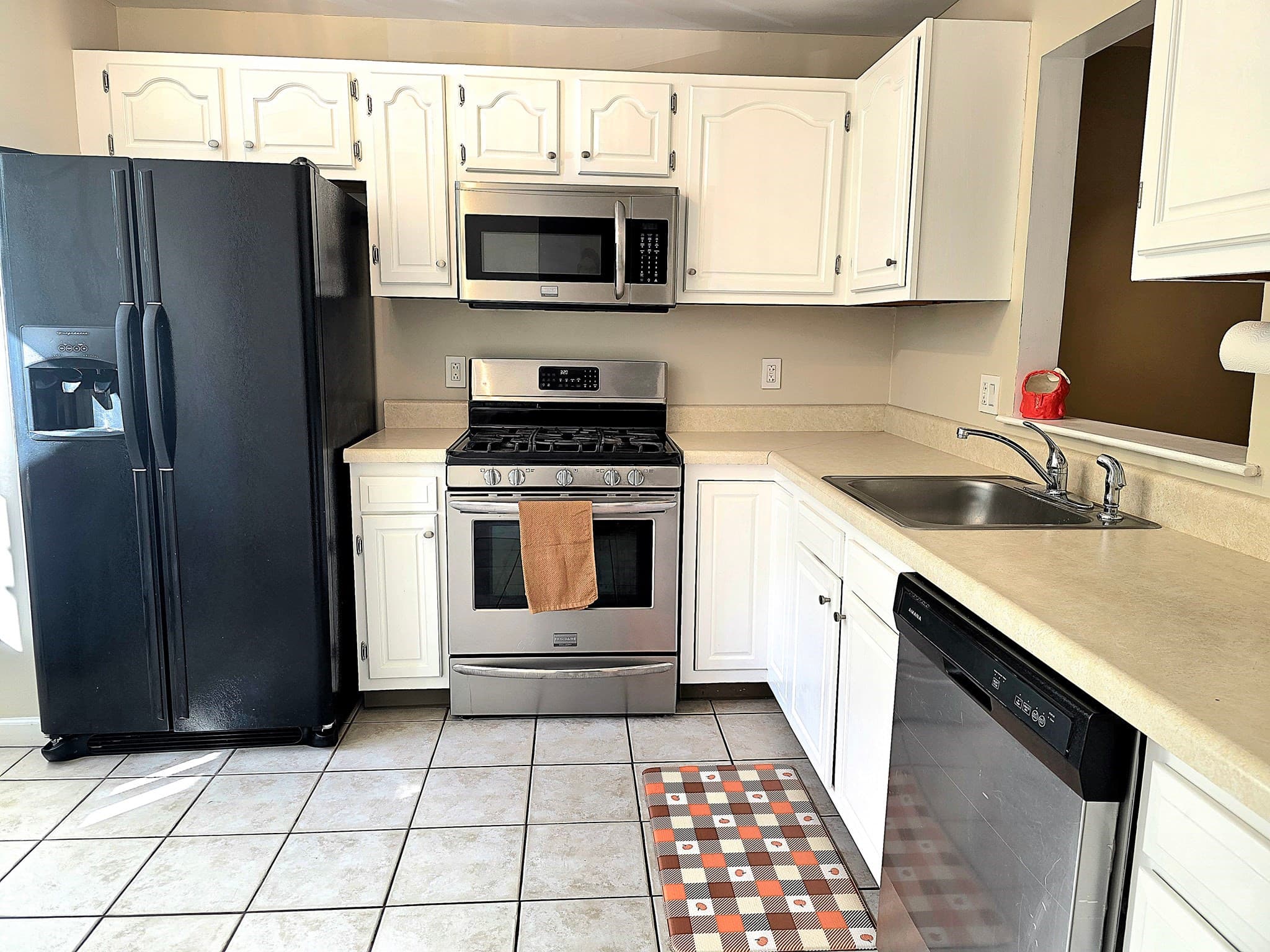 Condominium at 8 Bucky Dr # 8, Bellingham MA 02019, Bellingham, photo 9 of 39