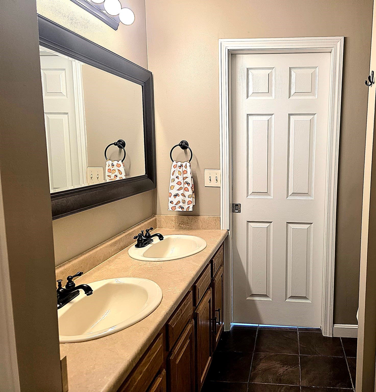 Condominium at 8 Bucky Dr # 8, Bellingham MA 02019, Bellingham, photo 30 of 39