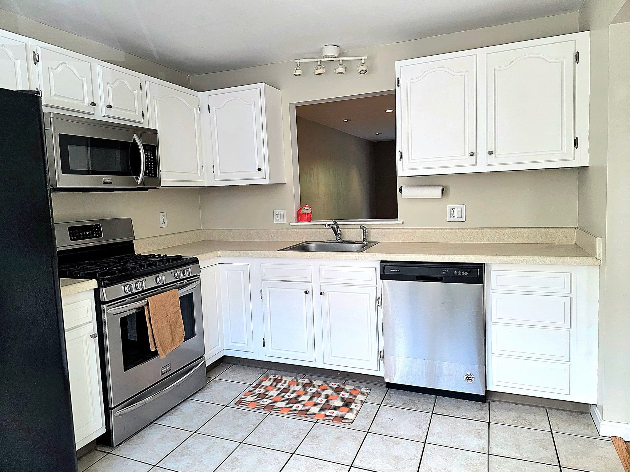 Condominium at 8 Bucky Dr # 8, Bellingham MA 02019, Bellingham, photo 8 of 39