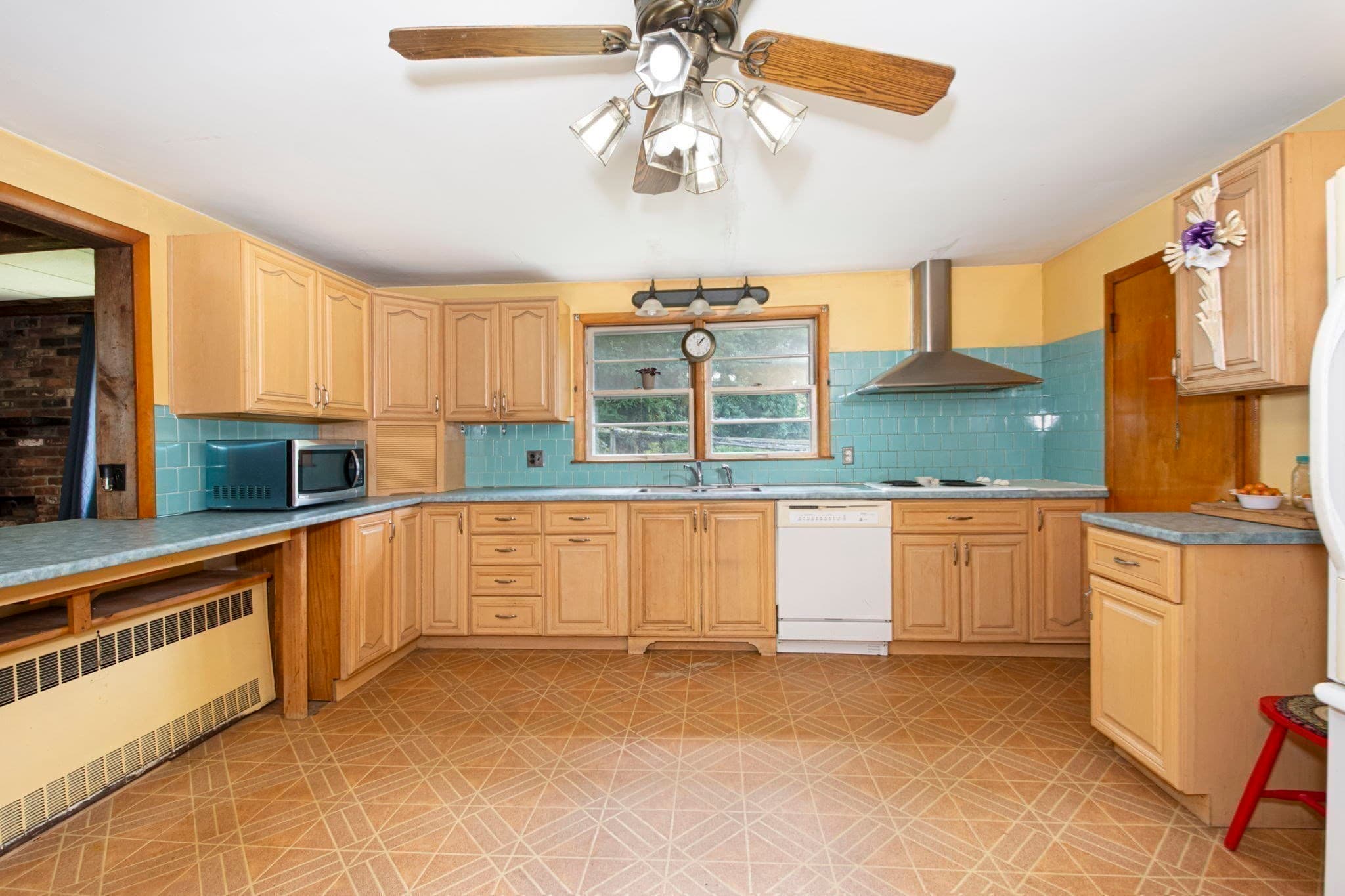 Single Family Residence at 223 Federal Hill Rd, Oxford MA 01540, Oxford, photo 13 of 42