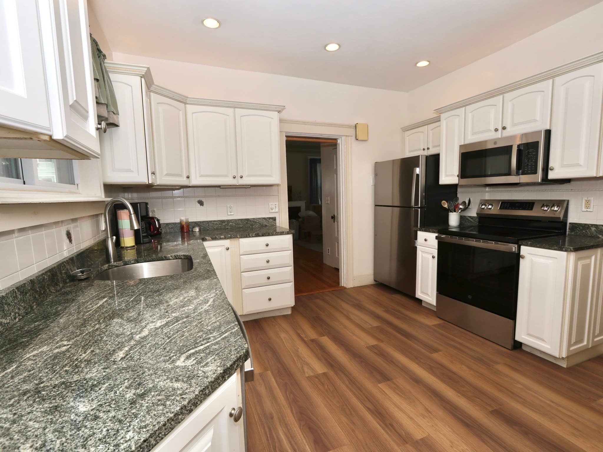 Single Family Residence at 37 Proctor St, Worcester MA 01606, Worcester, photo 6 of 18