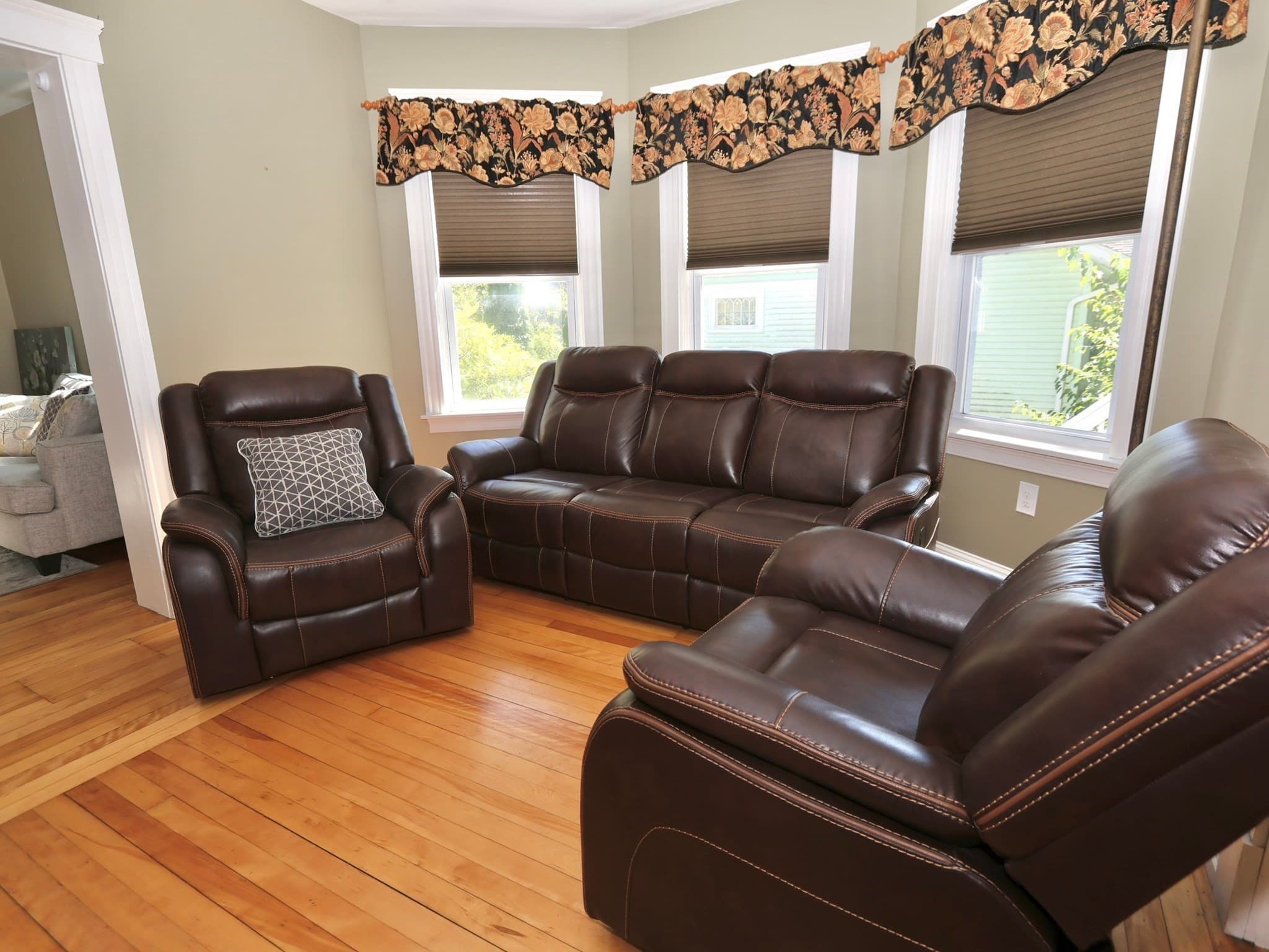 Single Family Residence at 37 Proctor St, Worcester MA 01606, Worcester, photo 10 of 18