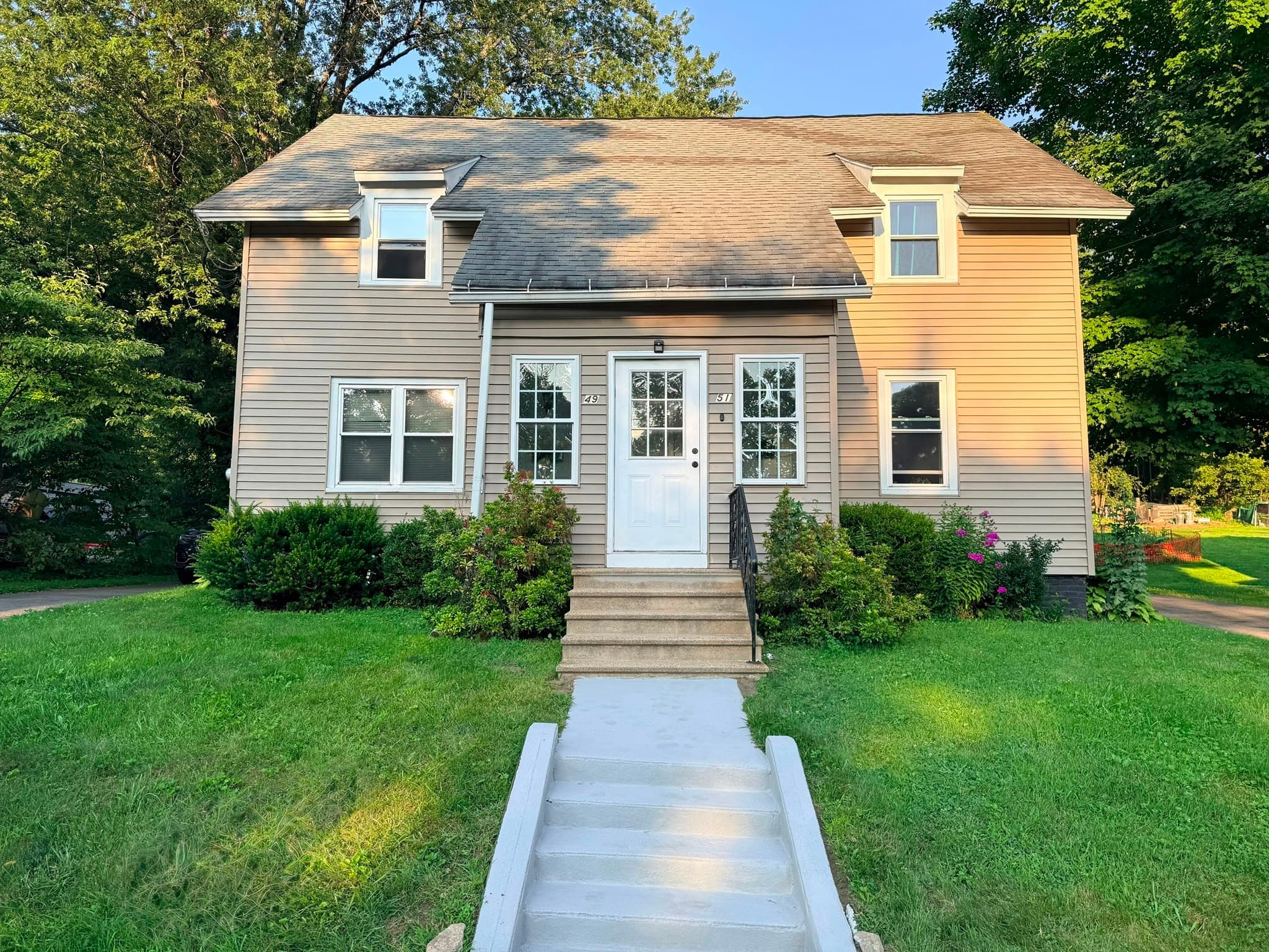 49-51 High St, Hardwick MA 01031