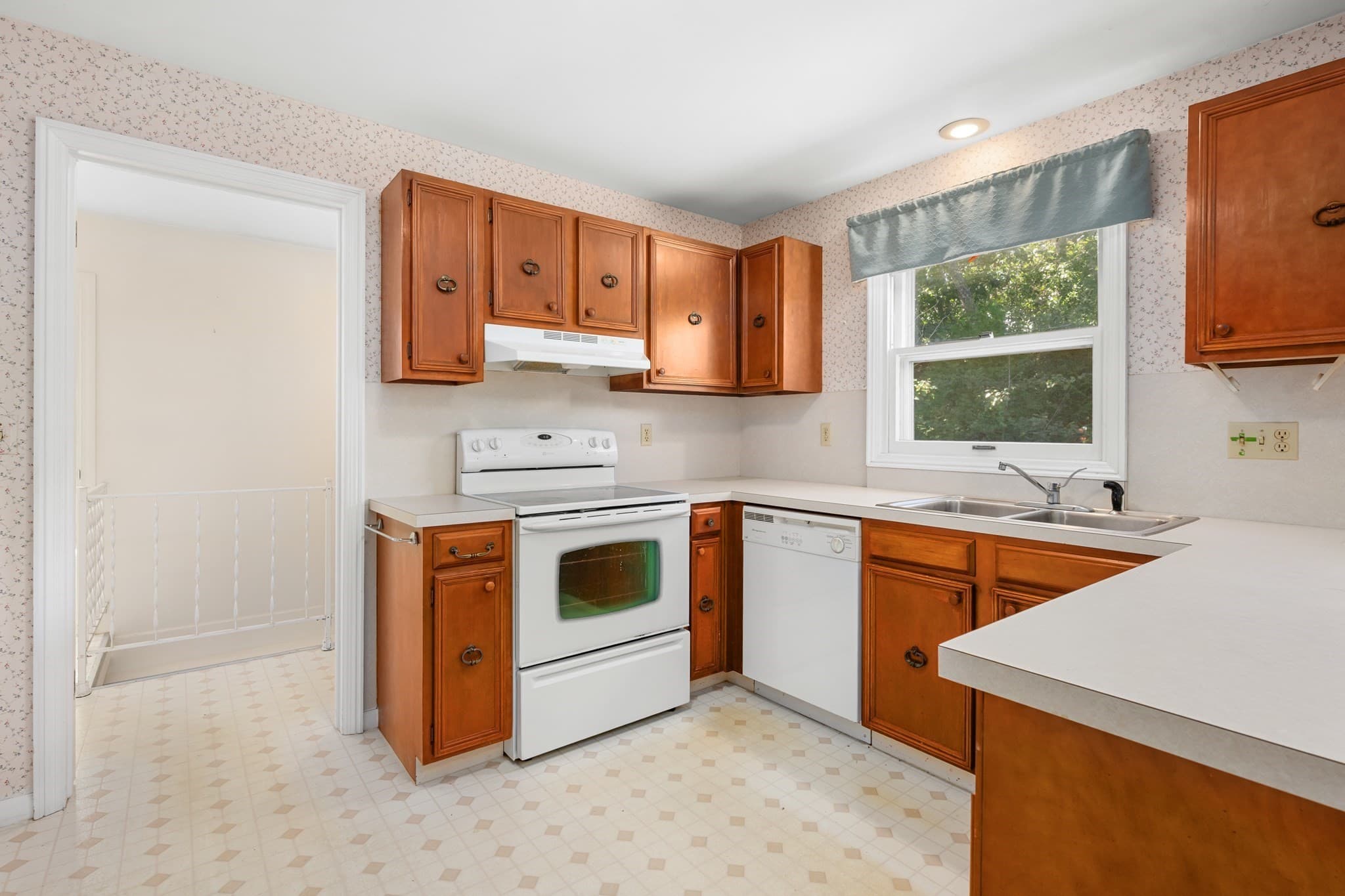Single Family Residence at 800 Riverview Dr, Chatham MA 02633, Chatham, photo 13 of 40