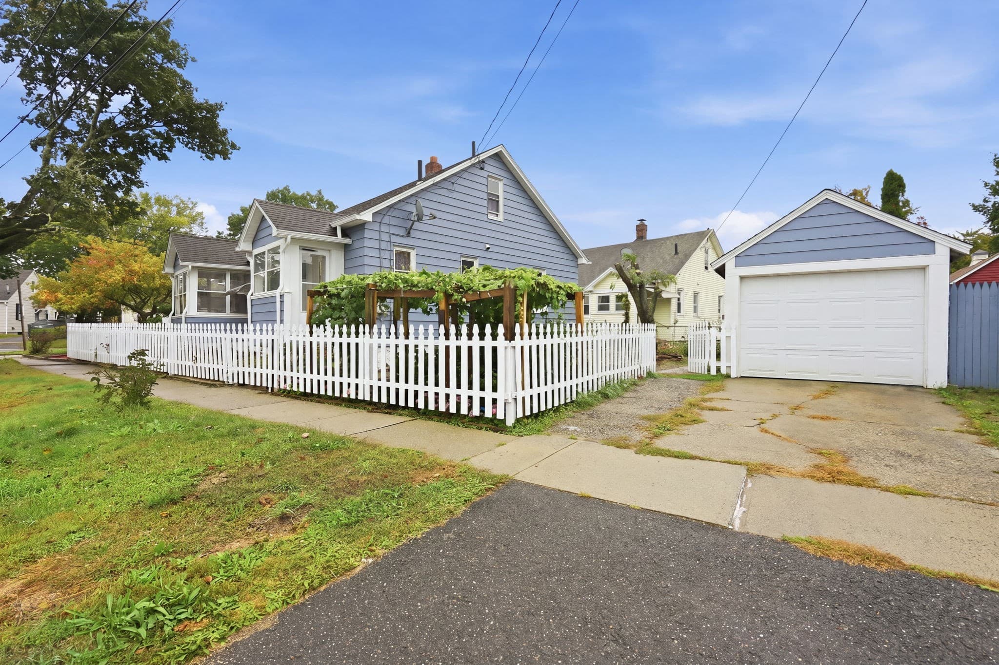 Single Family Residence at 1774 Carew St, Springfield MA 01104, Springfield, photo 3 of 38