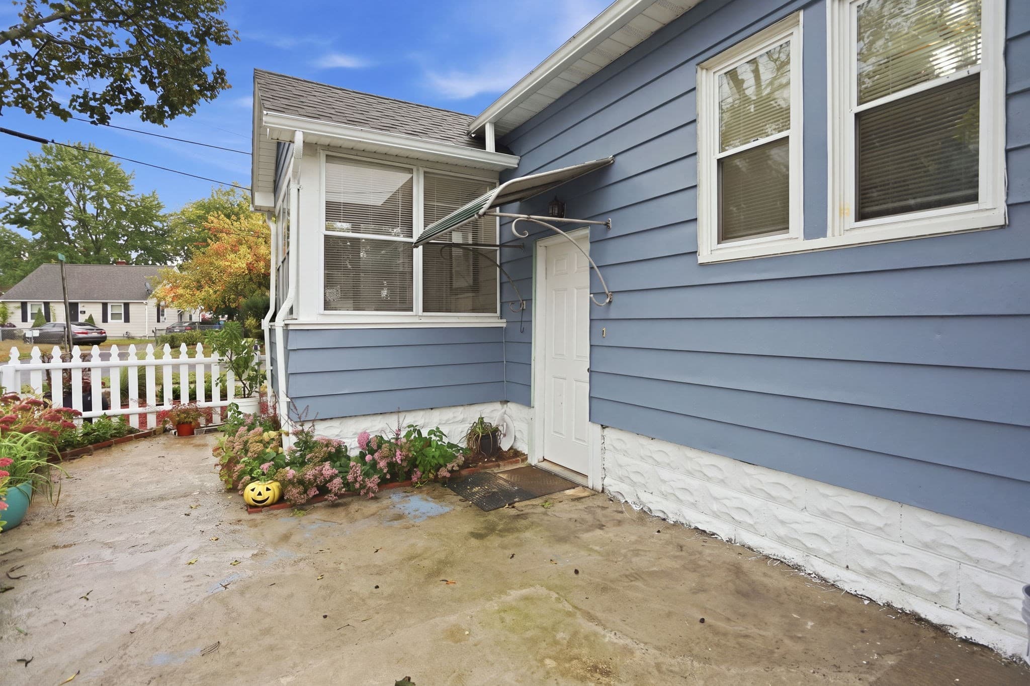 Single Family Residence at 1774 Carew St, Springfield MA 01104, Springfield, photo 4 of 38