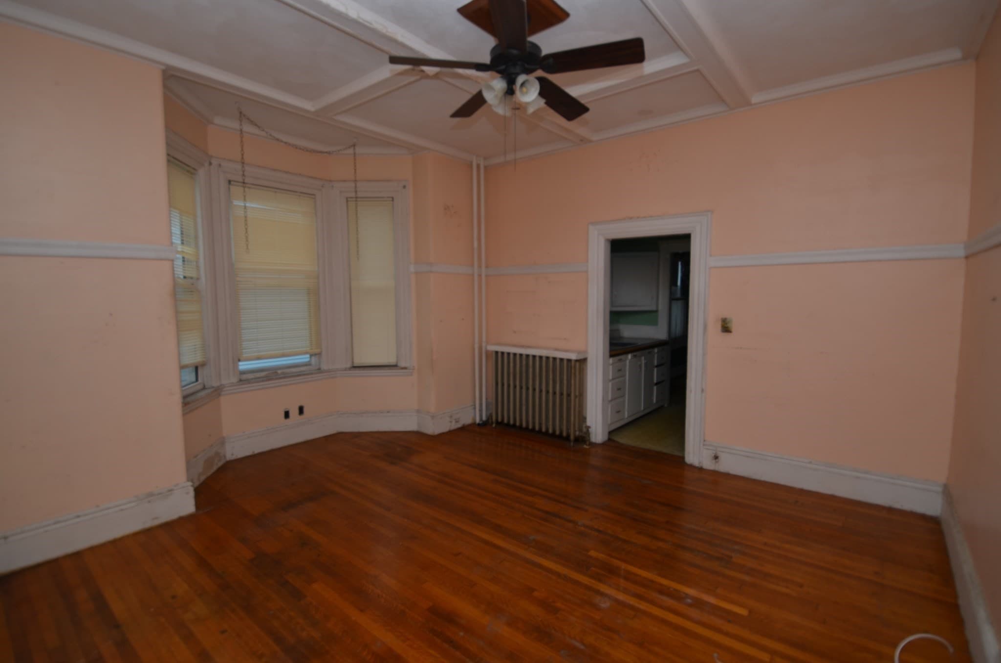 2 Family - 2 Units Up/Down at 33 Parrott St, Lynn MA 01902, Lynn, photo 3 of 36
