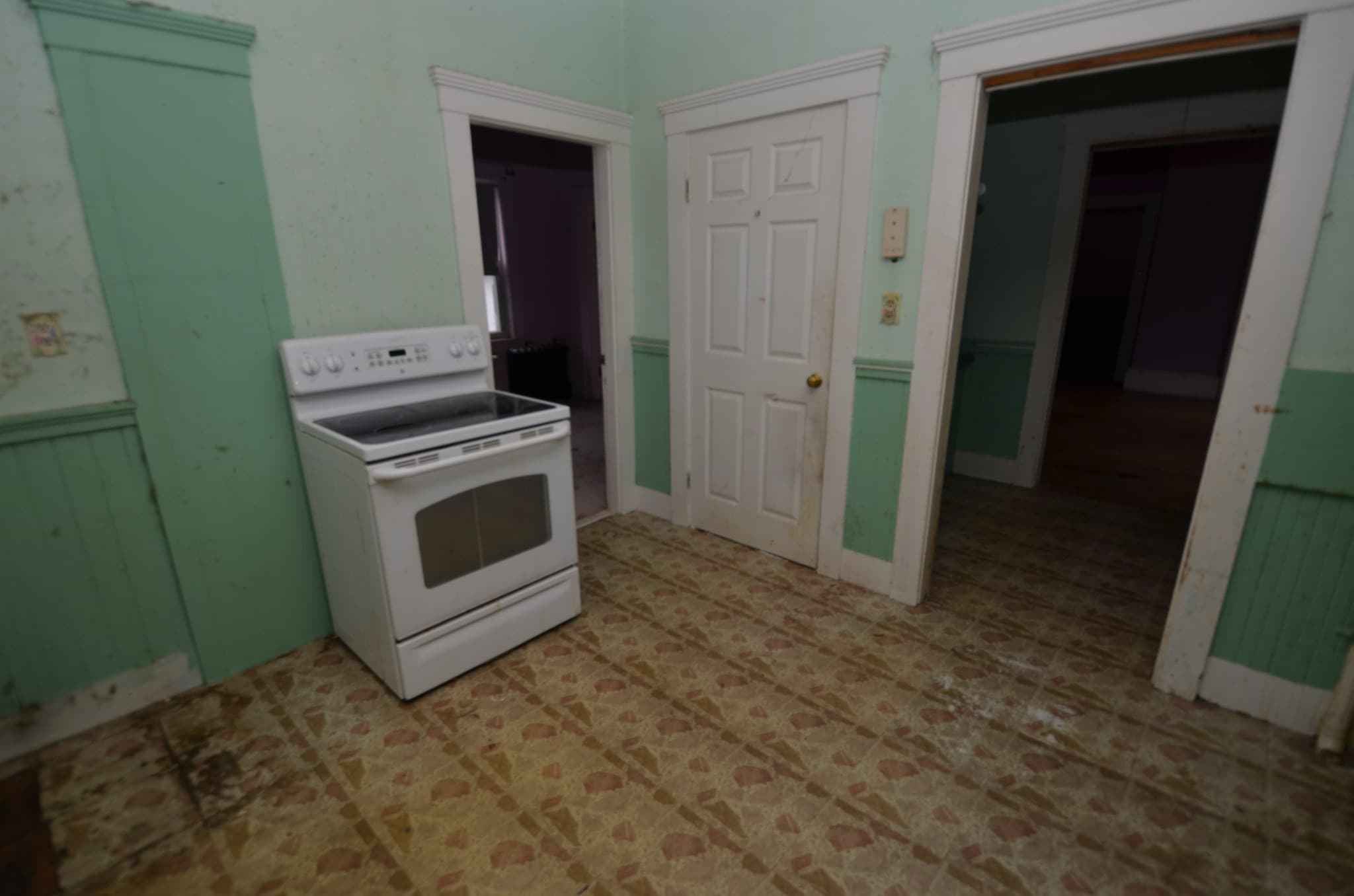 2 Family - 2 Units Up/Down at 33 Parrott St, Lynn MA 01902, Lynn, photo 8 of 36