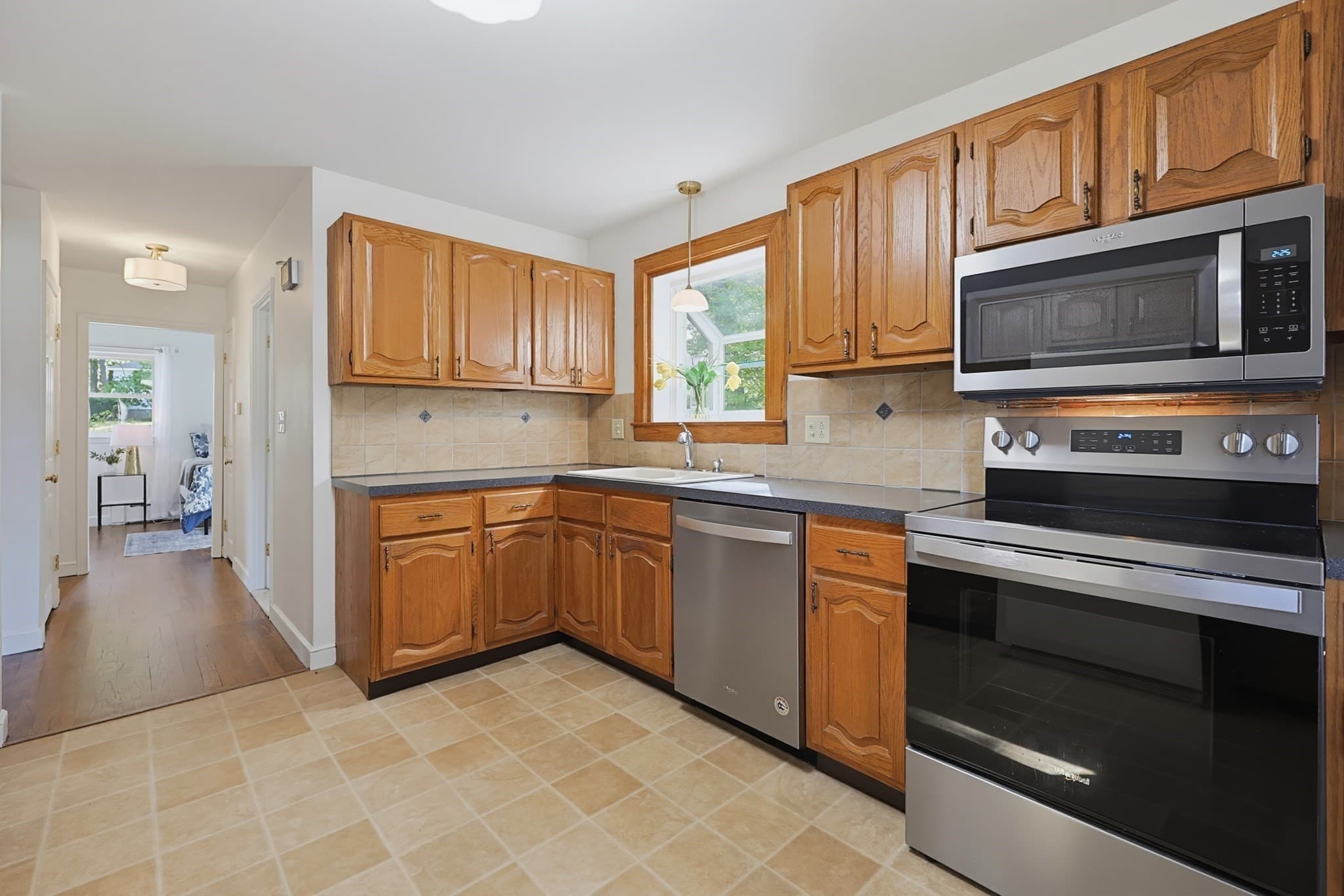 Single Family Residence at 21 Burt St, Attleboro MA 02703, Attleboro, photo 13 of 42