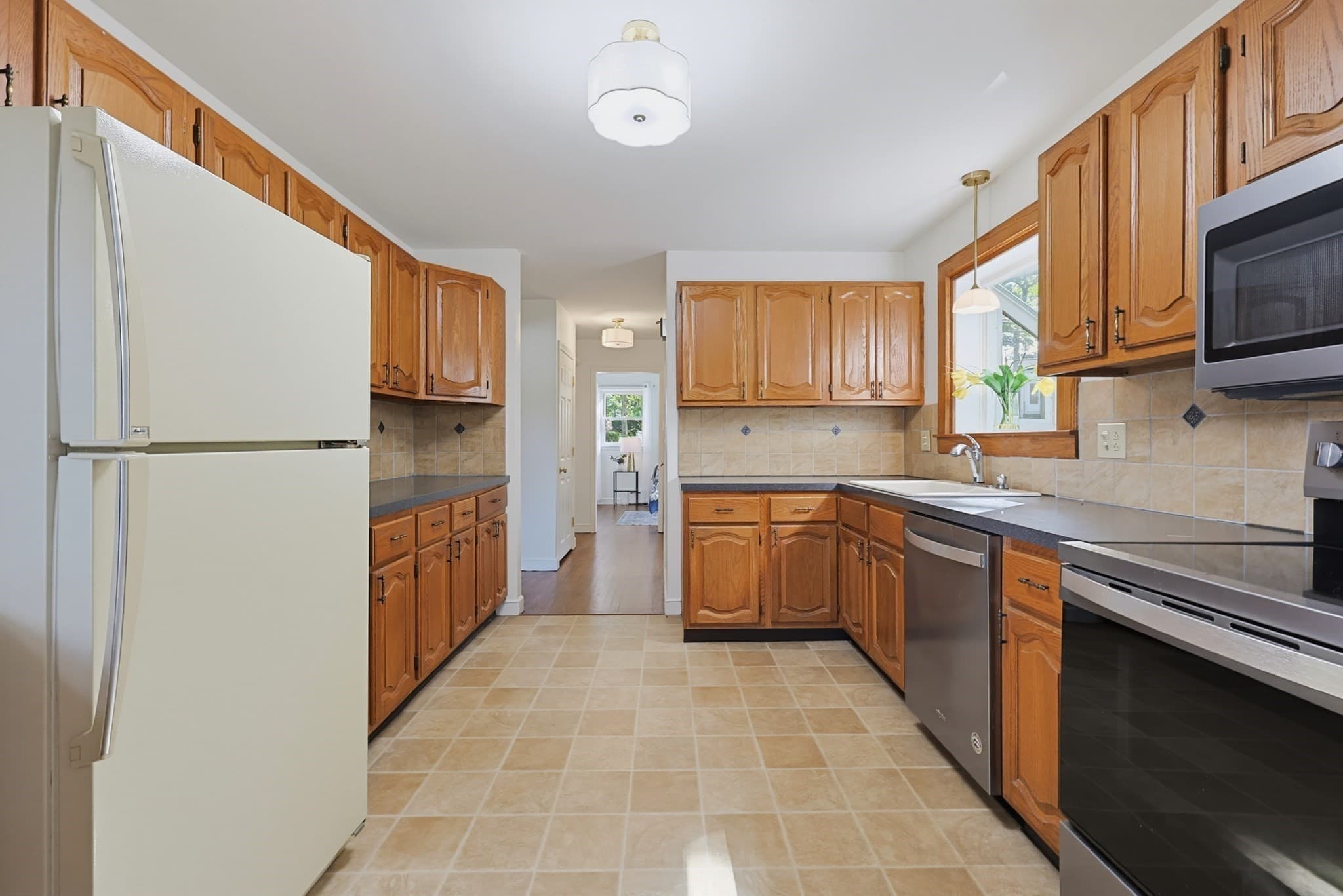 Single Family Residence at 21 Burt St, Attleboro MA 02703, Attleboro, photo 15 of 42