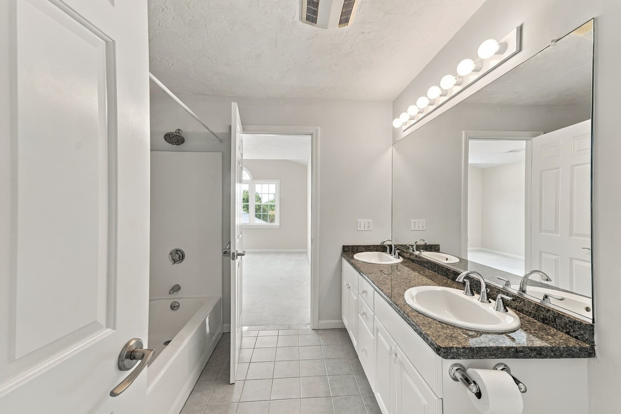 Condominium at 14 Crab Apple Ln # 14, Franklin MA 02038, Franklin, photo 23 of 39