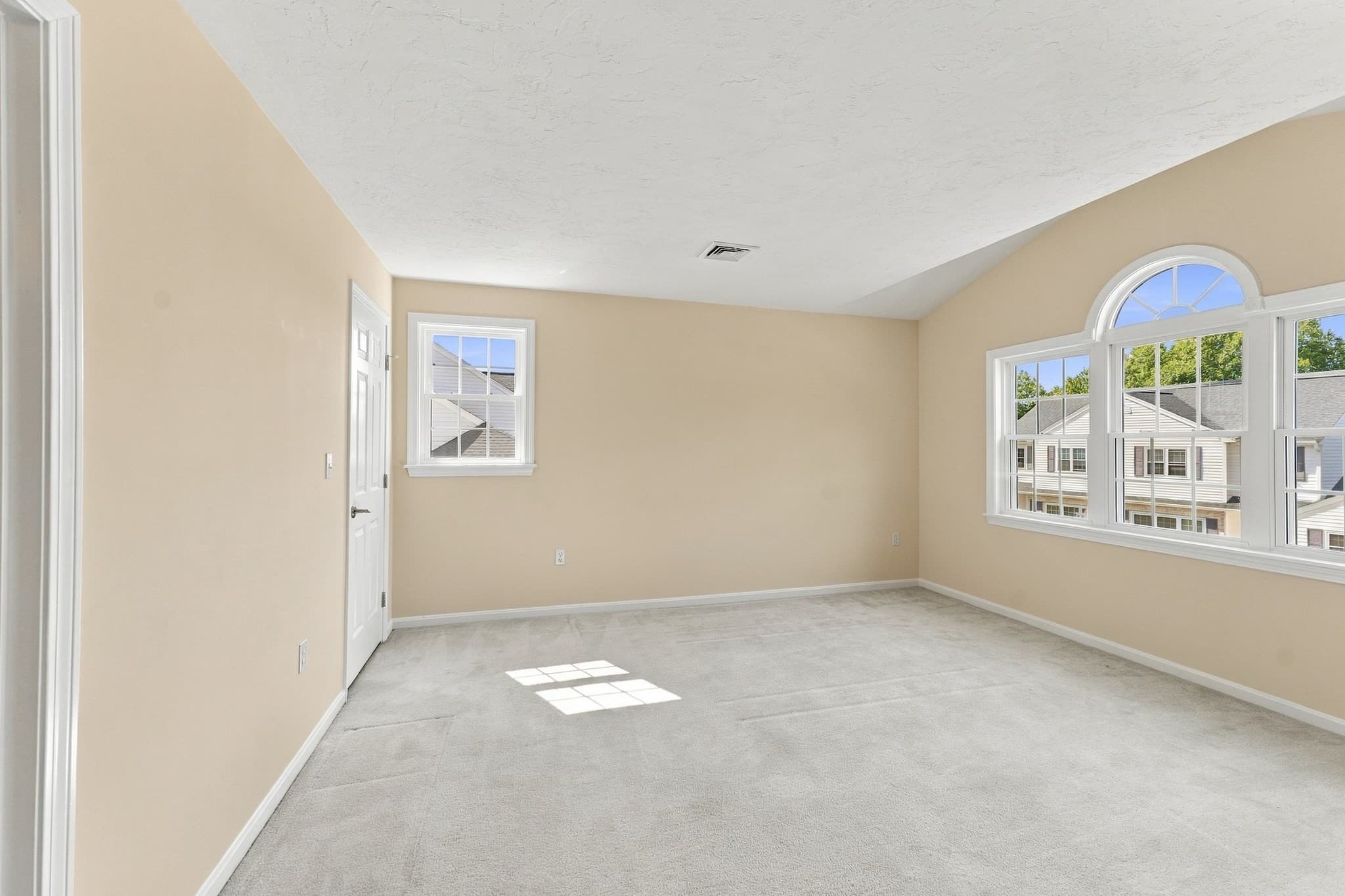 Condominium at 14 Crab Apple Ln # 14, Franklin MA 02038, Franklin, photo 19 of 39