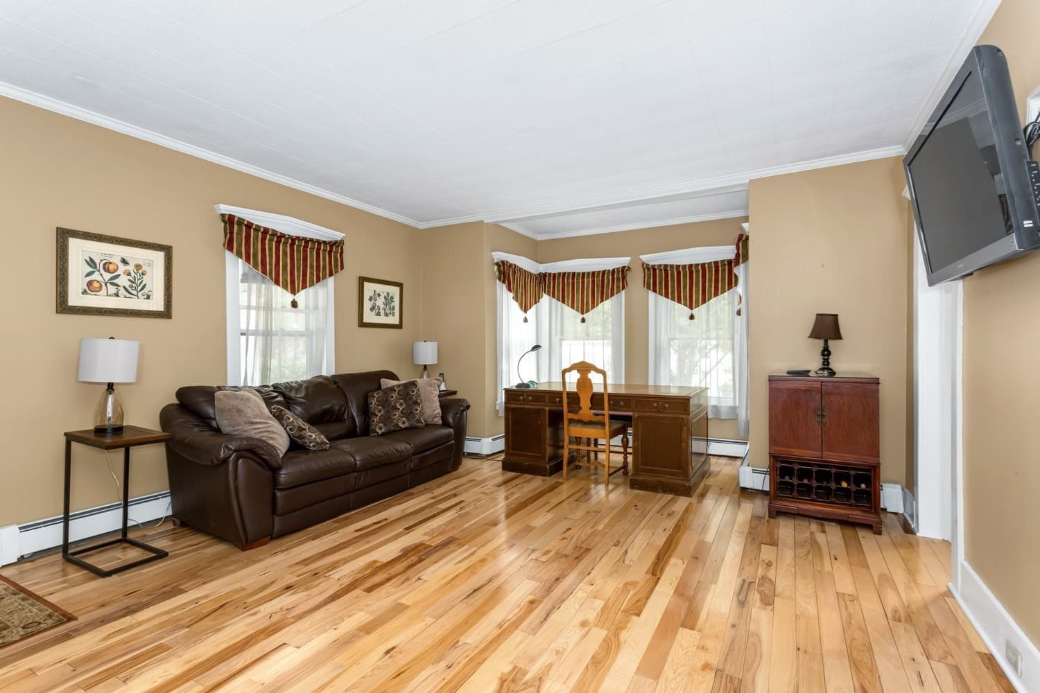 Single Family Residence at 1322 Pond St, Franklin MA 02038, Franklin, photo 7 of 41